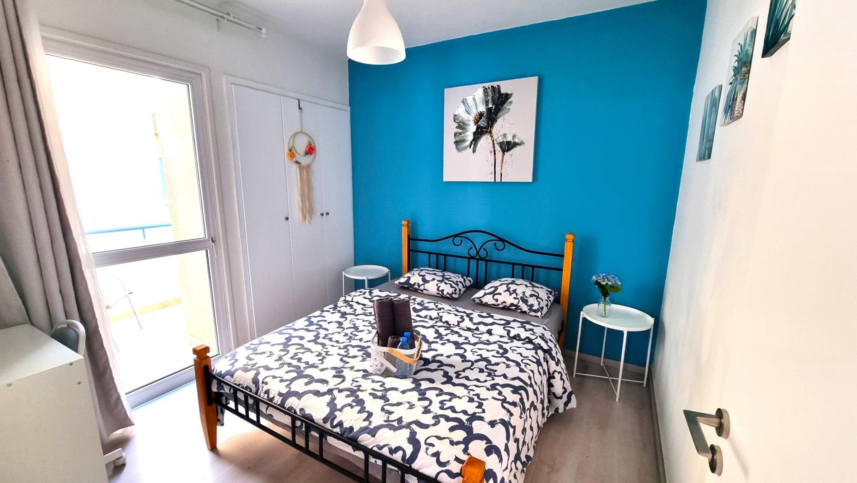2Br Apt Coastal Comfort with Internet Access