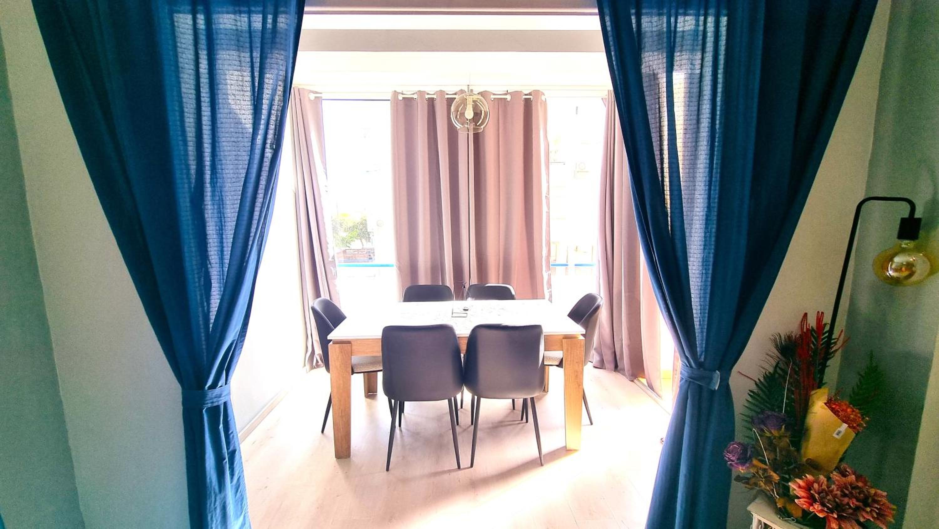 2Br Apt Coastal Comfort with Internet Access
