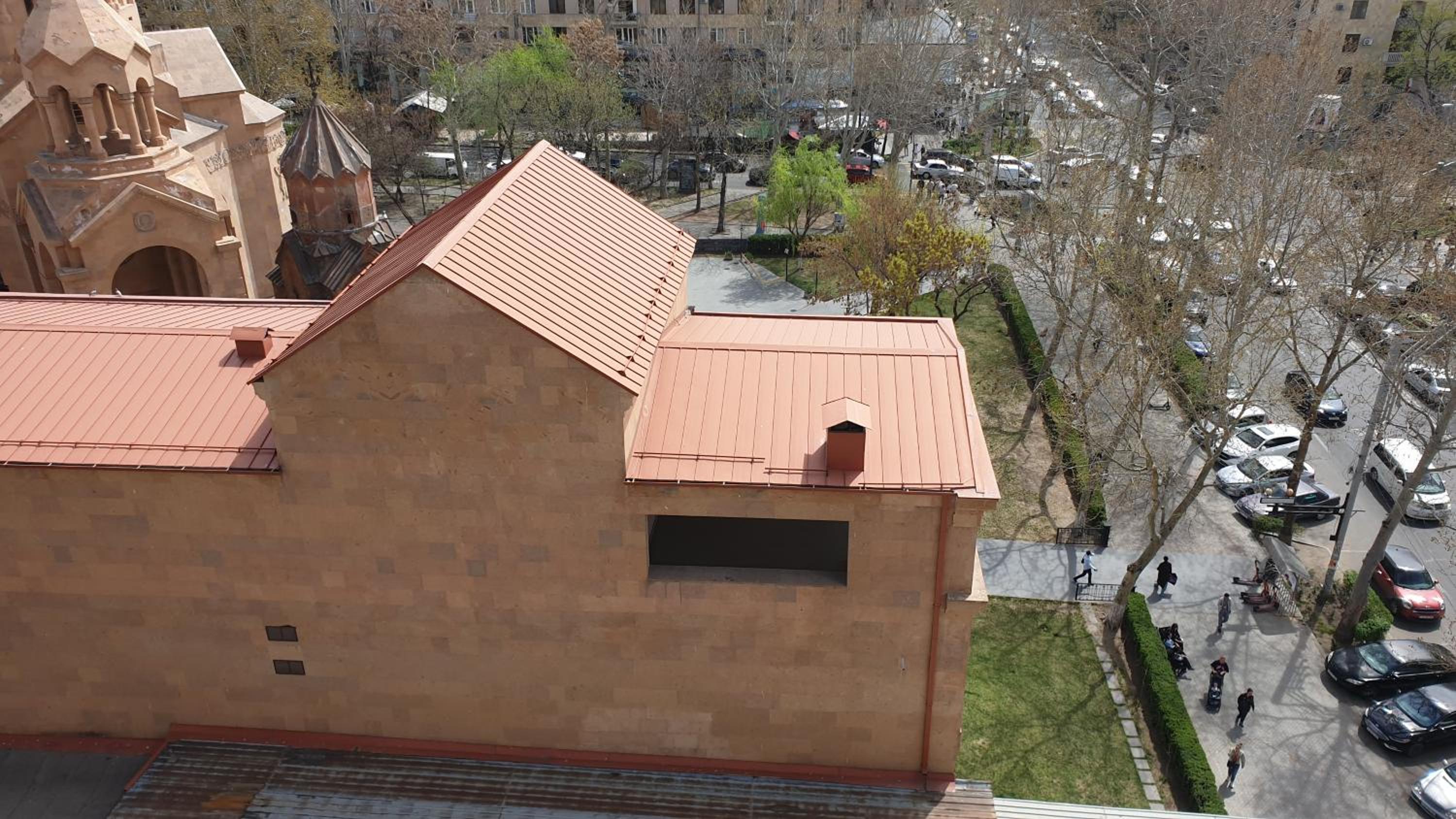 RARE FIND! UNBEATABLE LOCATION! FIVE STARs, SPARKLING APARTMENT IN THE HEART OF YEREVAN!