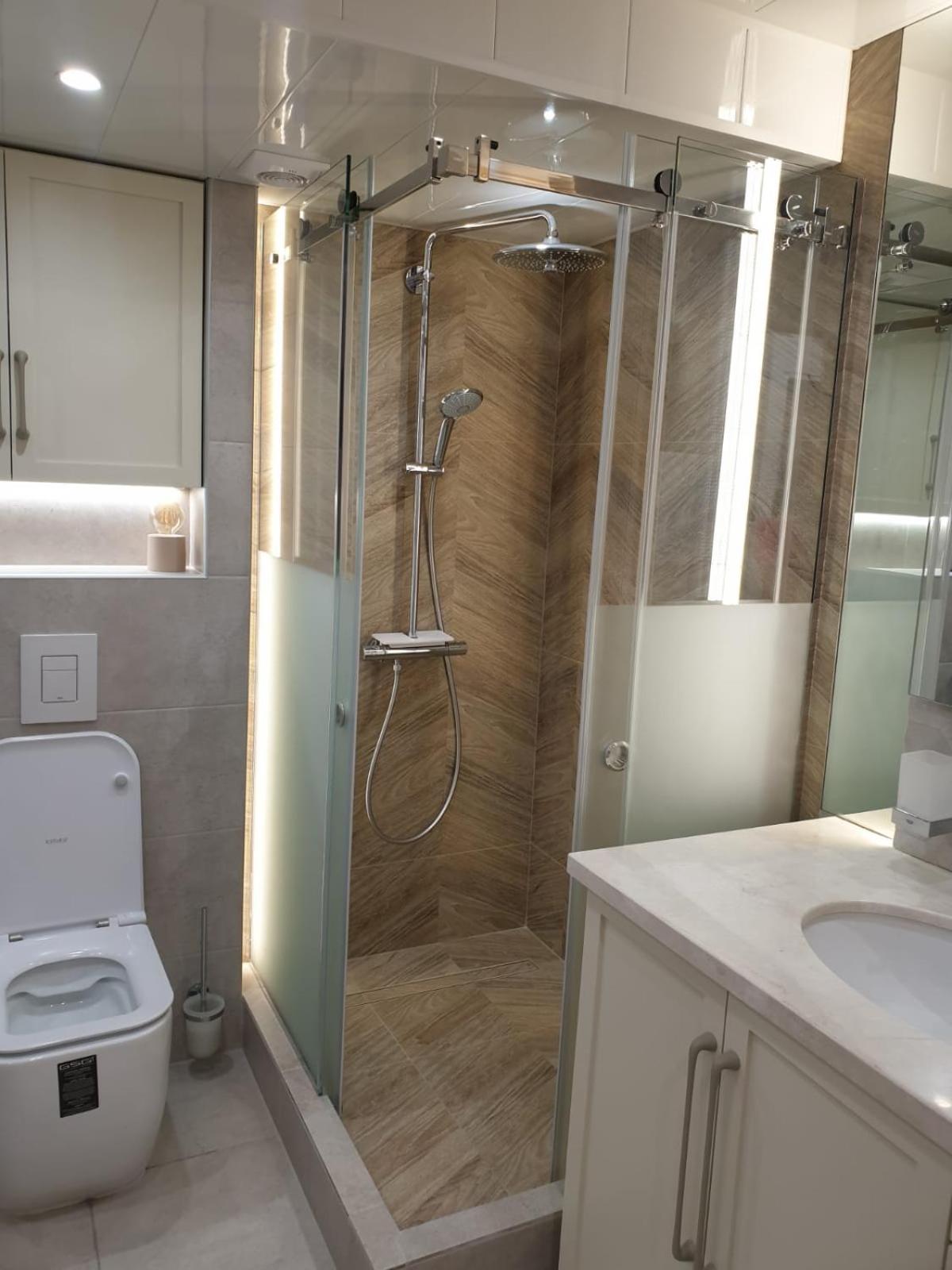 RARE FIND! UNBEATABLE LOCATION! FIVE STARs, SPARKLING APARTMENT IN THE HEART OF YEREVAN!