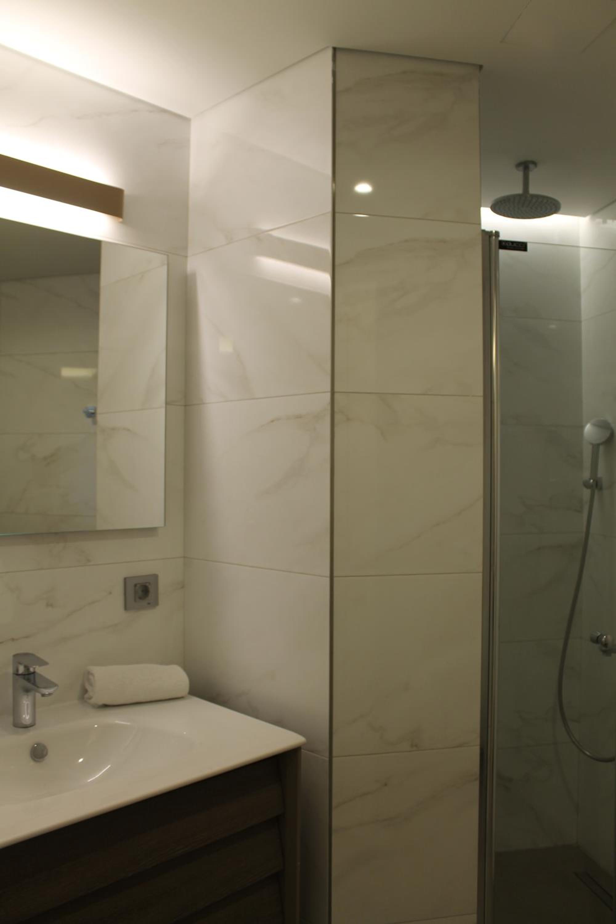 Garlon Residence - Image 248