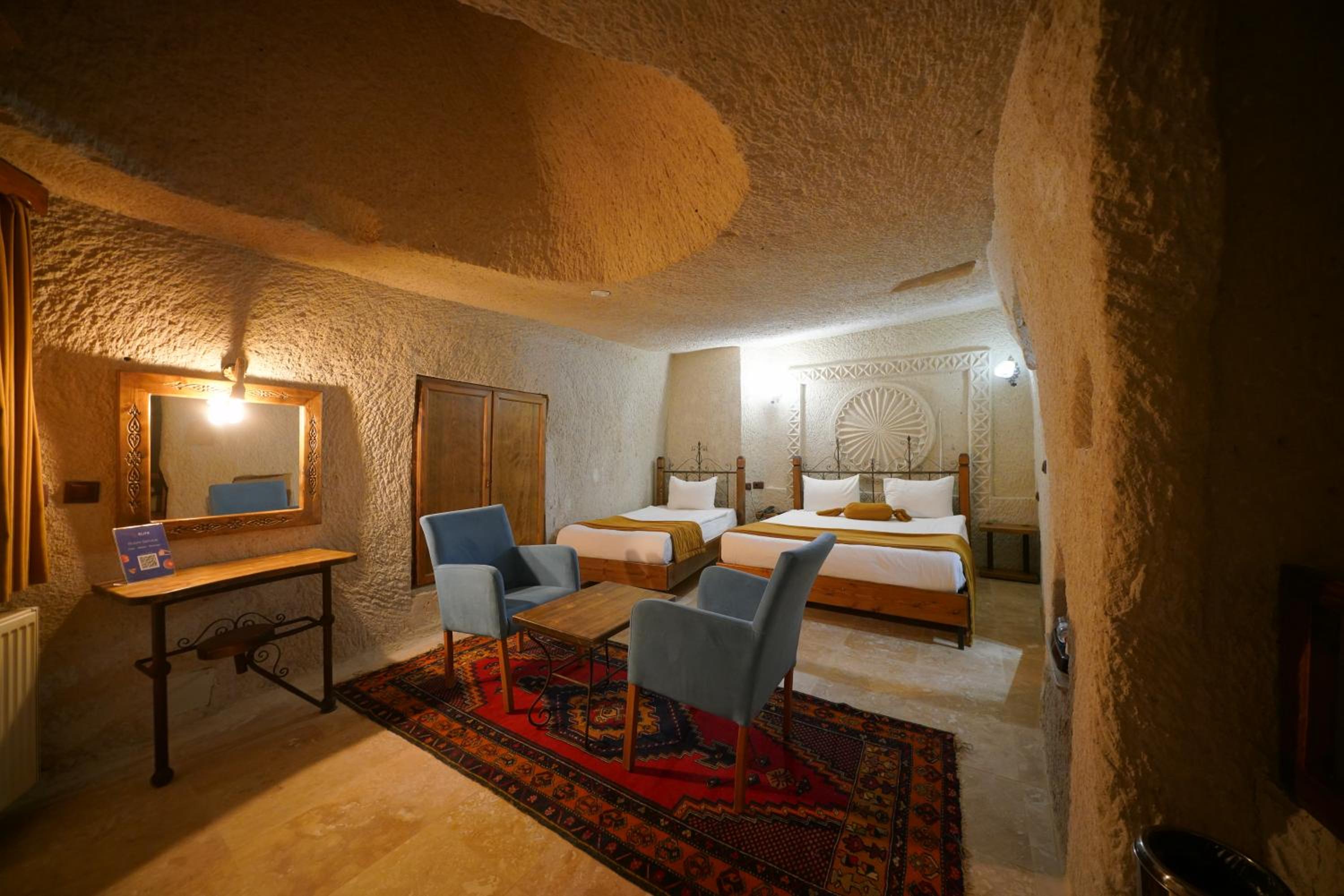 Elite Cave Suites