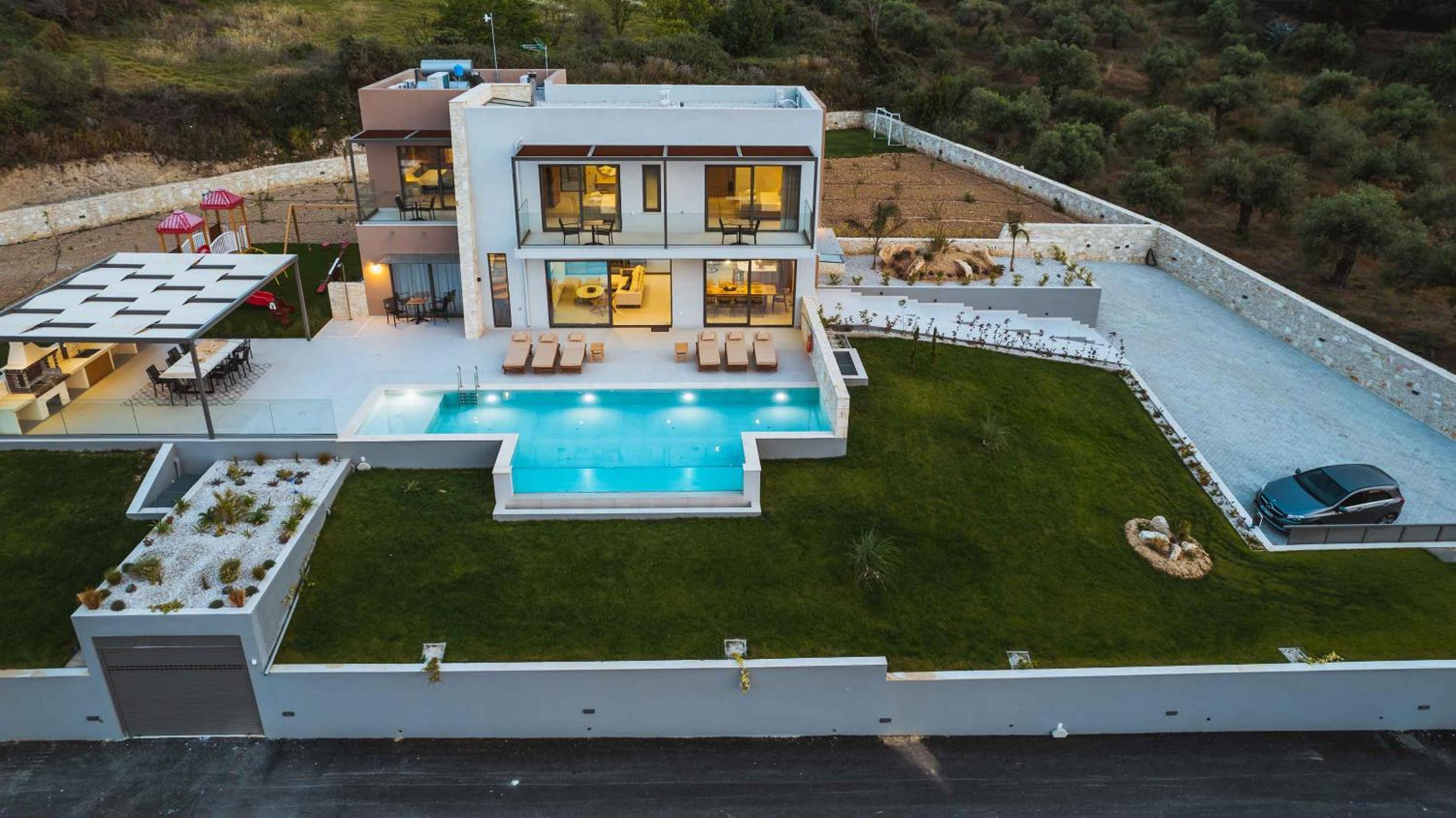 Hotel Star Luxury Villa I "Heated" pool, gym & playground - Image 1