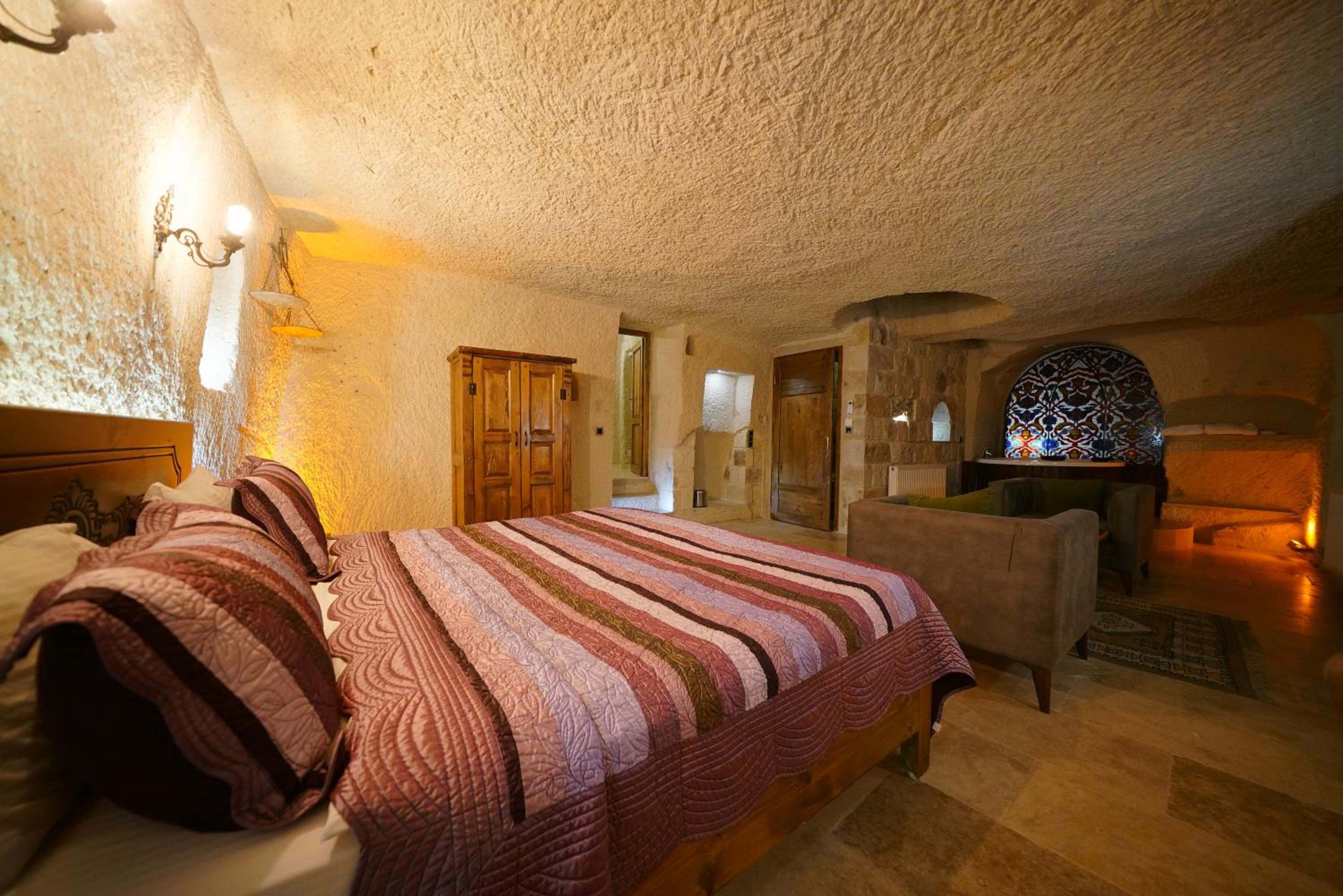Elite Cave Suites