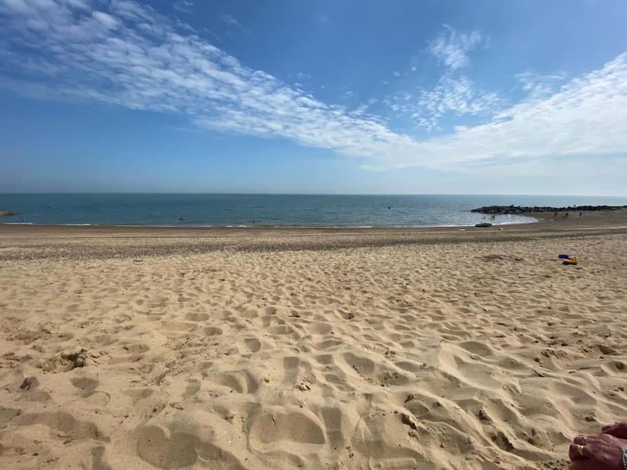 Delightful 2 Bedroom Condo Facing the Ocean view 4
