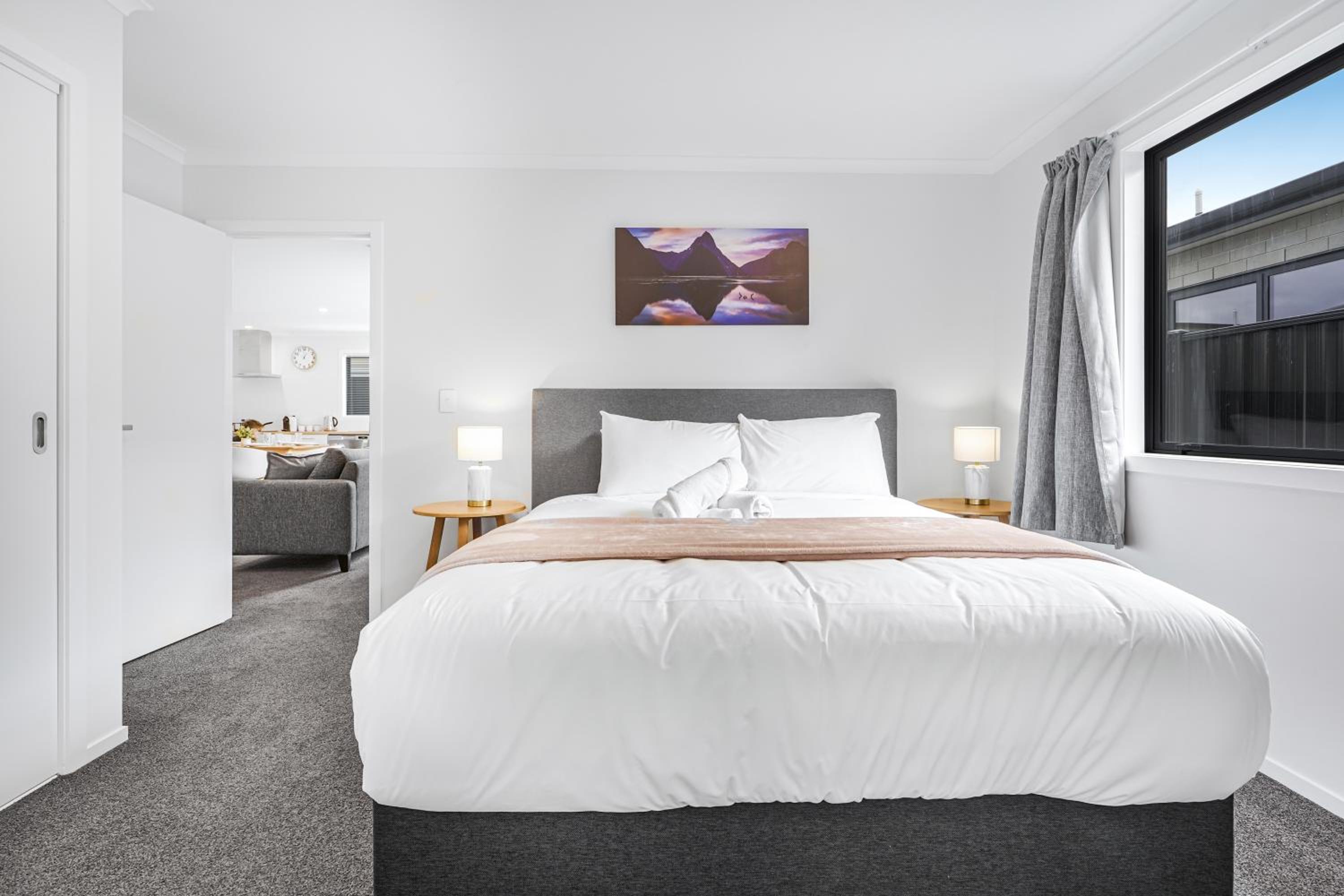 Modern Retreat with King Bed - By KOSH BNB view 3