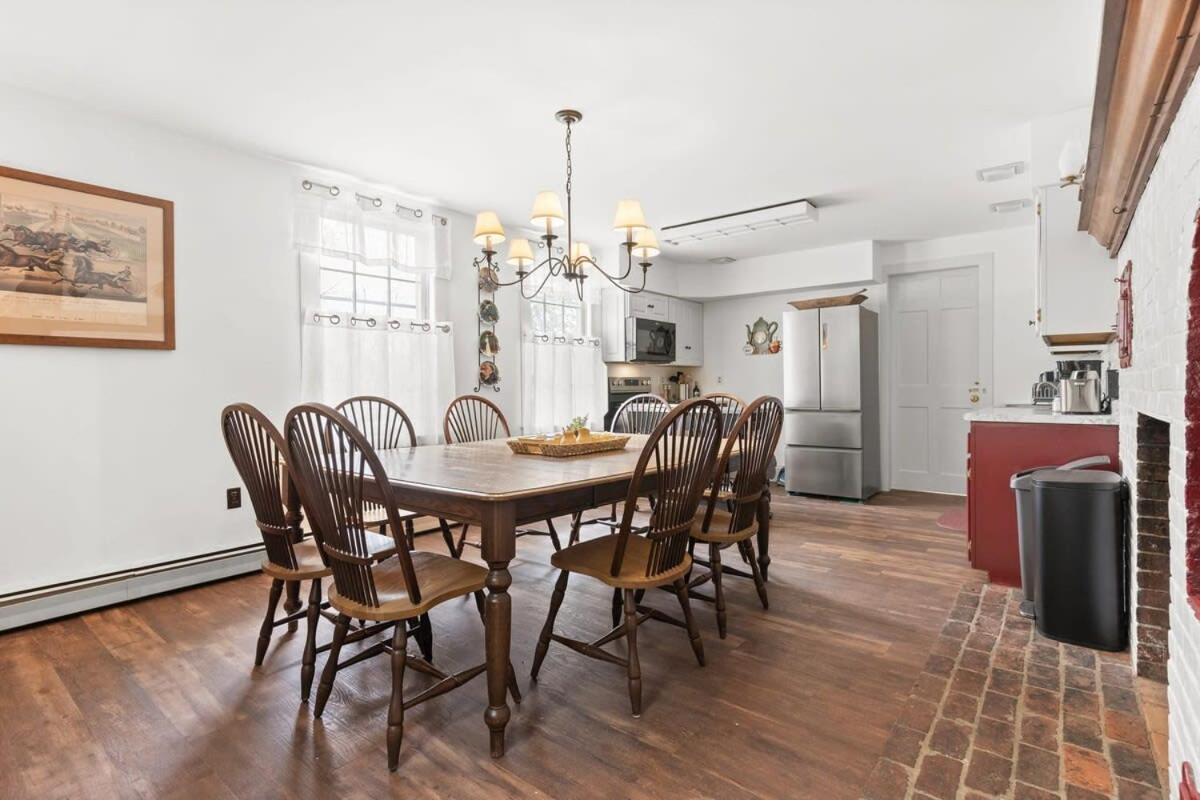 Federal on Exeter Circa 1805 Sleeps 8 view 3