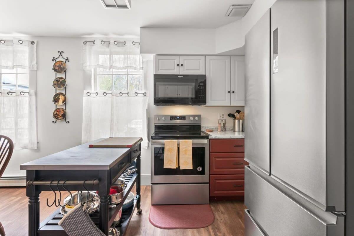 Federal on Exeter Circa 1805 Sleeps 8 view 5