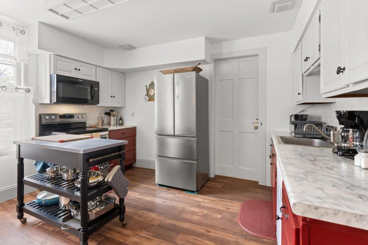 Federal on Exeter Circa 1805 Sleeps 8 view 4