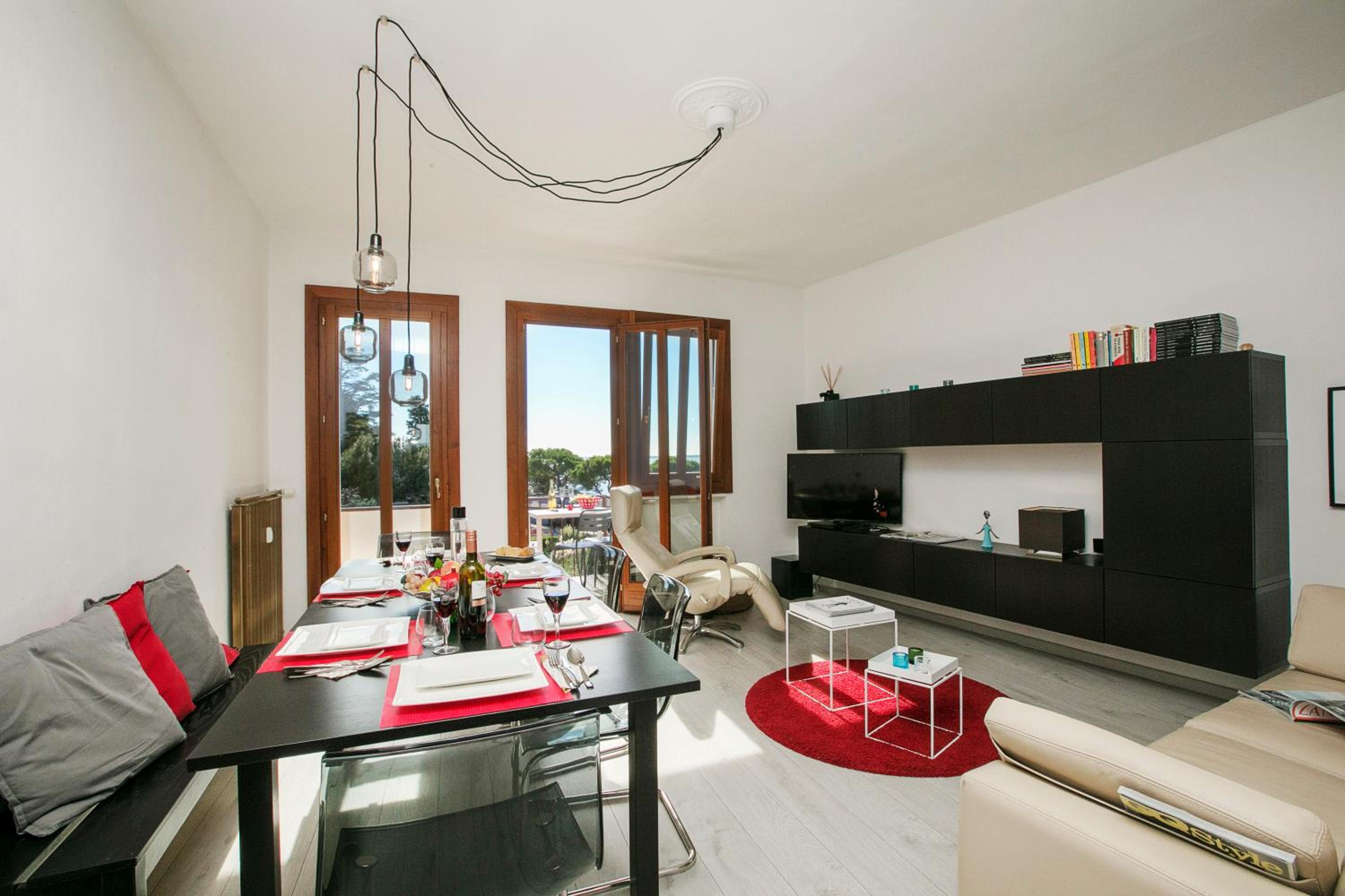 Spiaggia Azzurro -lakeside with terrace - Happy Rentals view 2