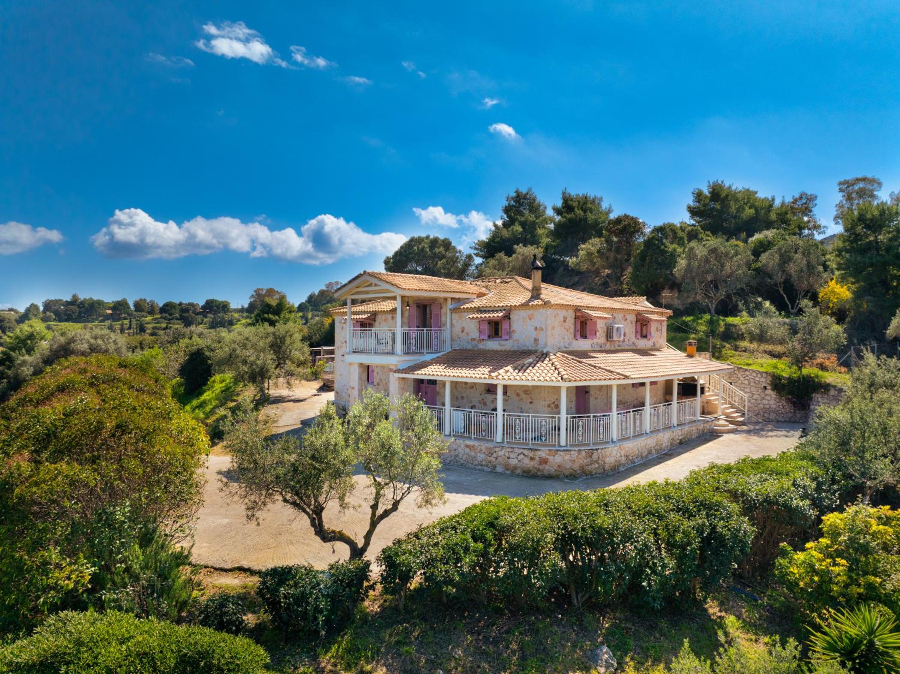 Mirabilia Loft - Amazing Views and Steps from Banana Beach