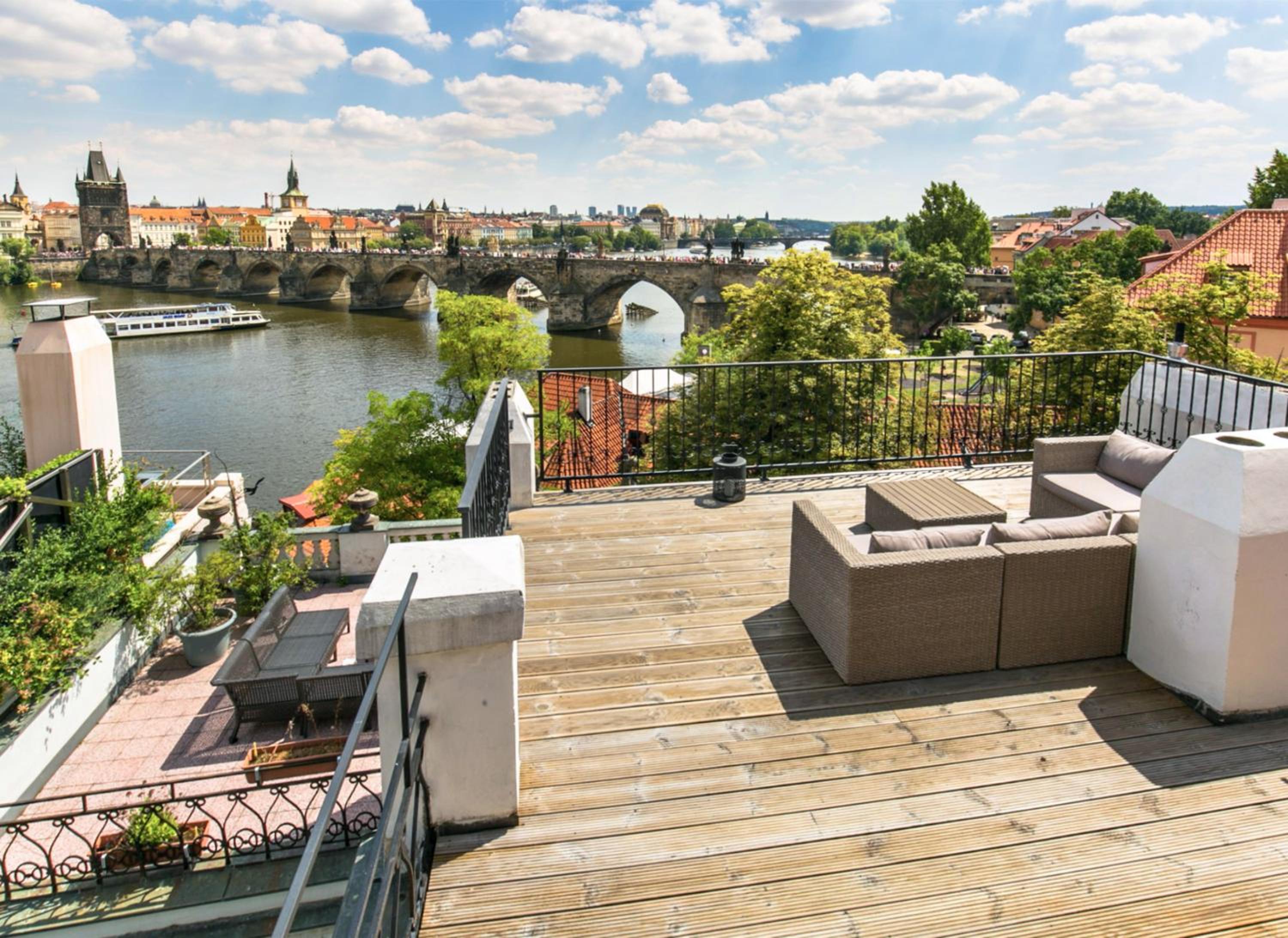 Residence Charles Bridge