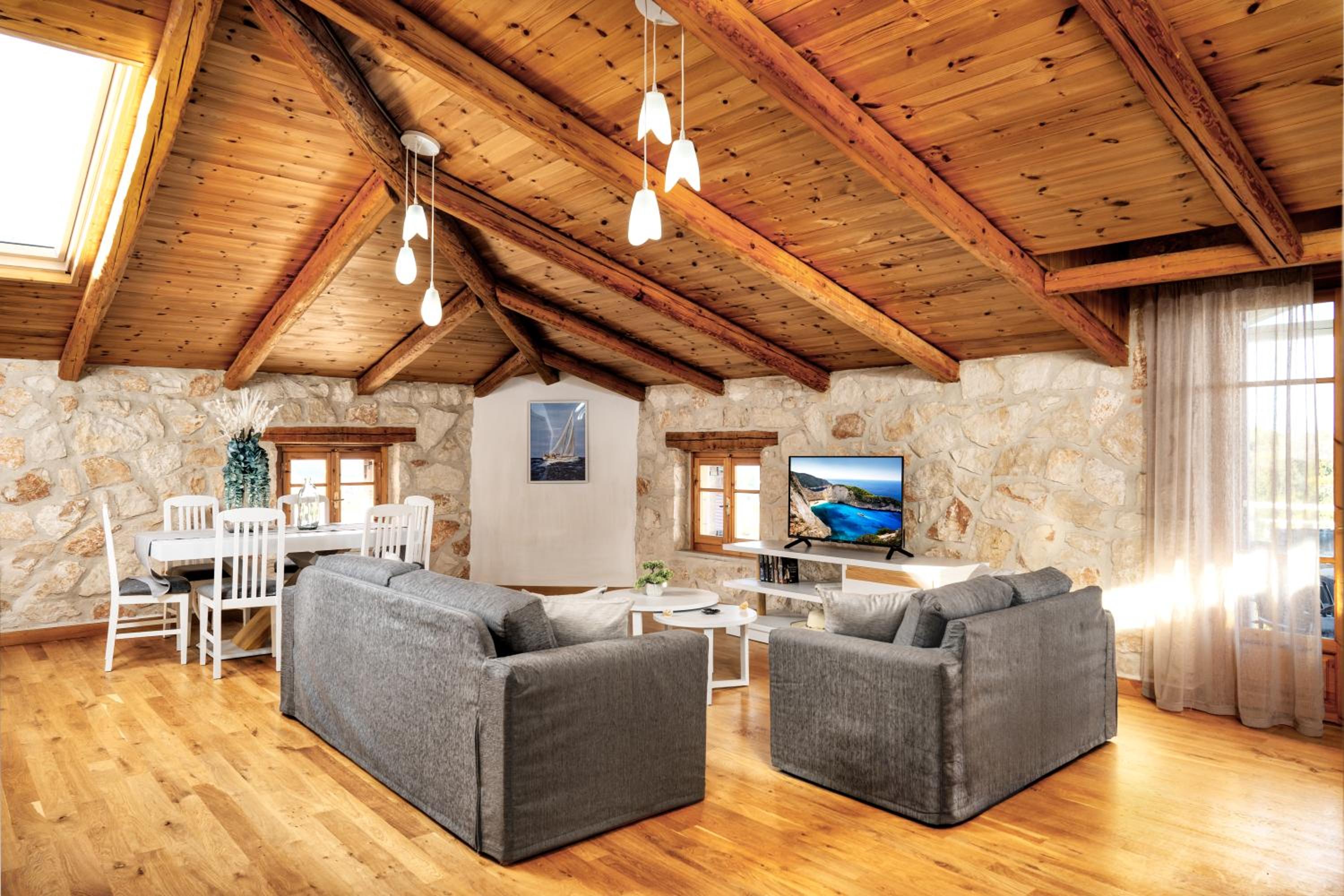 Mirabilia Loft - Amazing Views and Steps from Banana Beach photo 2