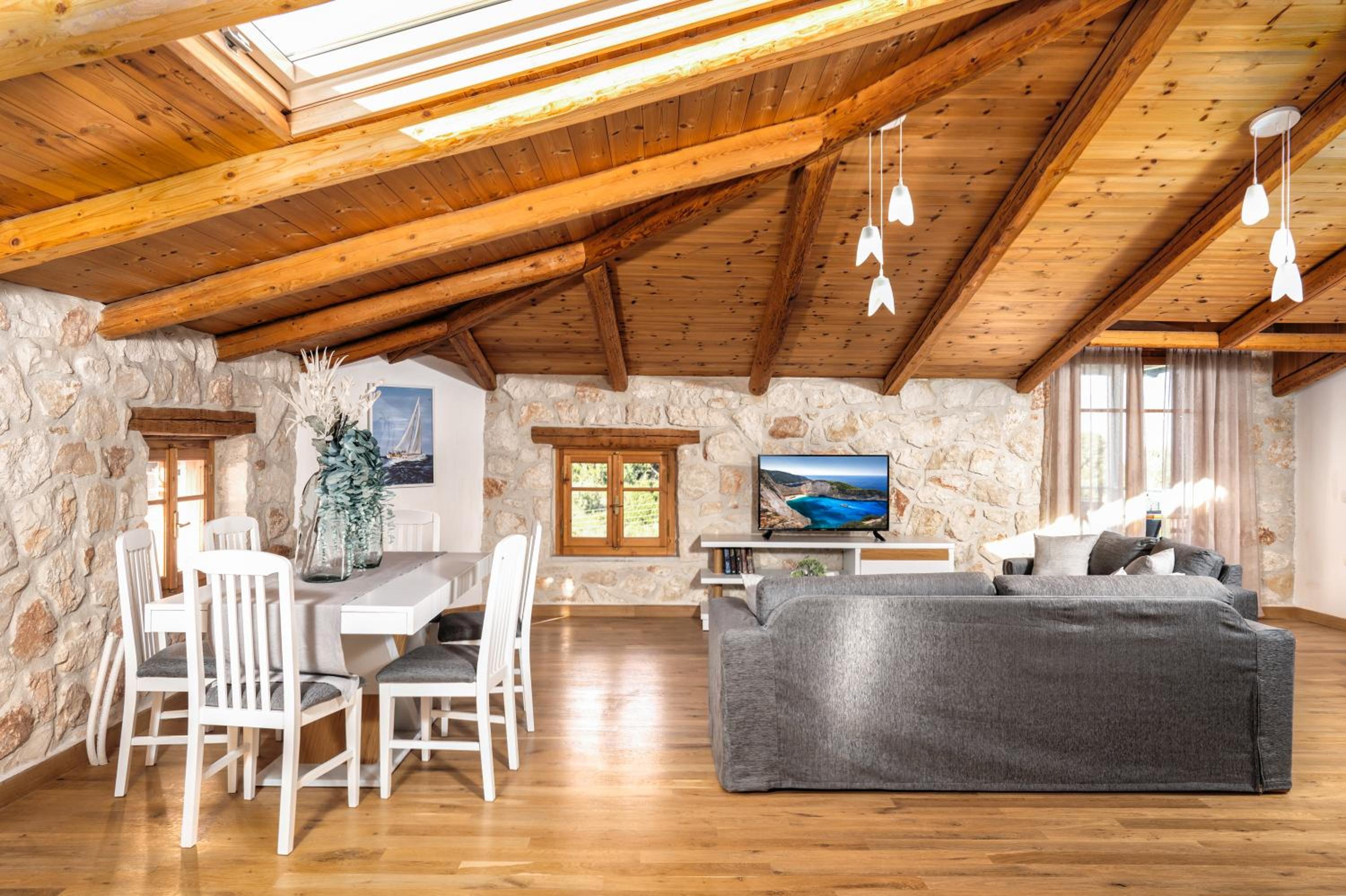 Mirabilia Loft - Amazing Views and Steps from Banana Beach