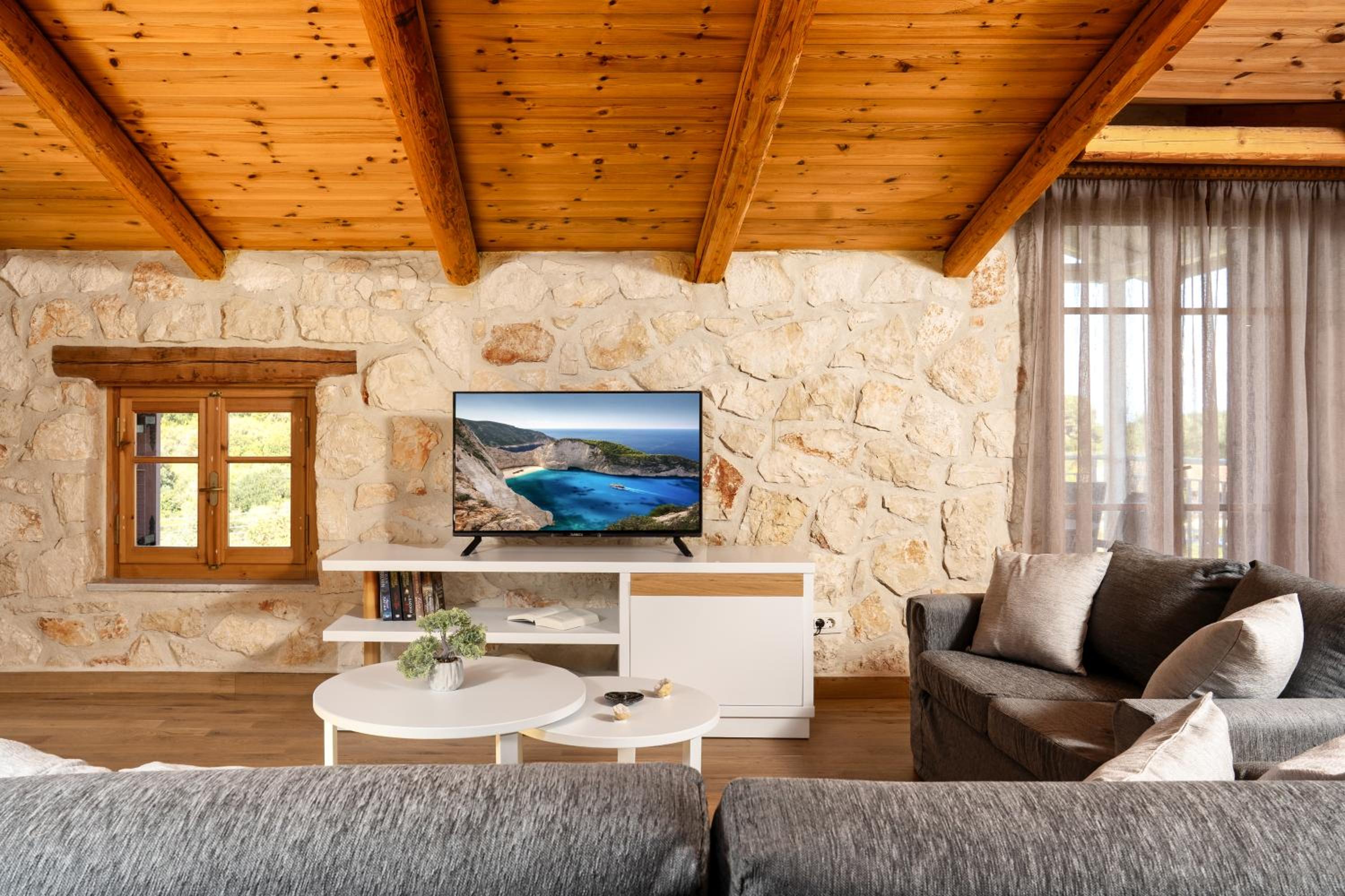 Mirabilia Loft - Amazing Views and Steps from Banana Beach photo 3