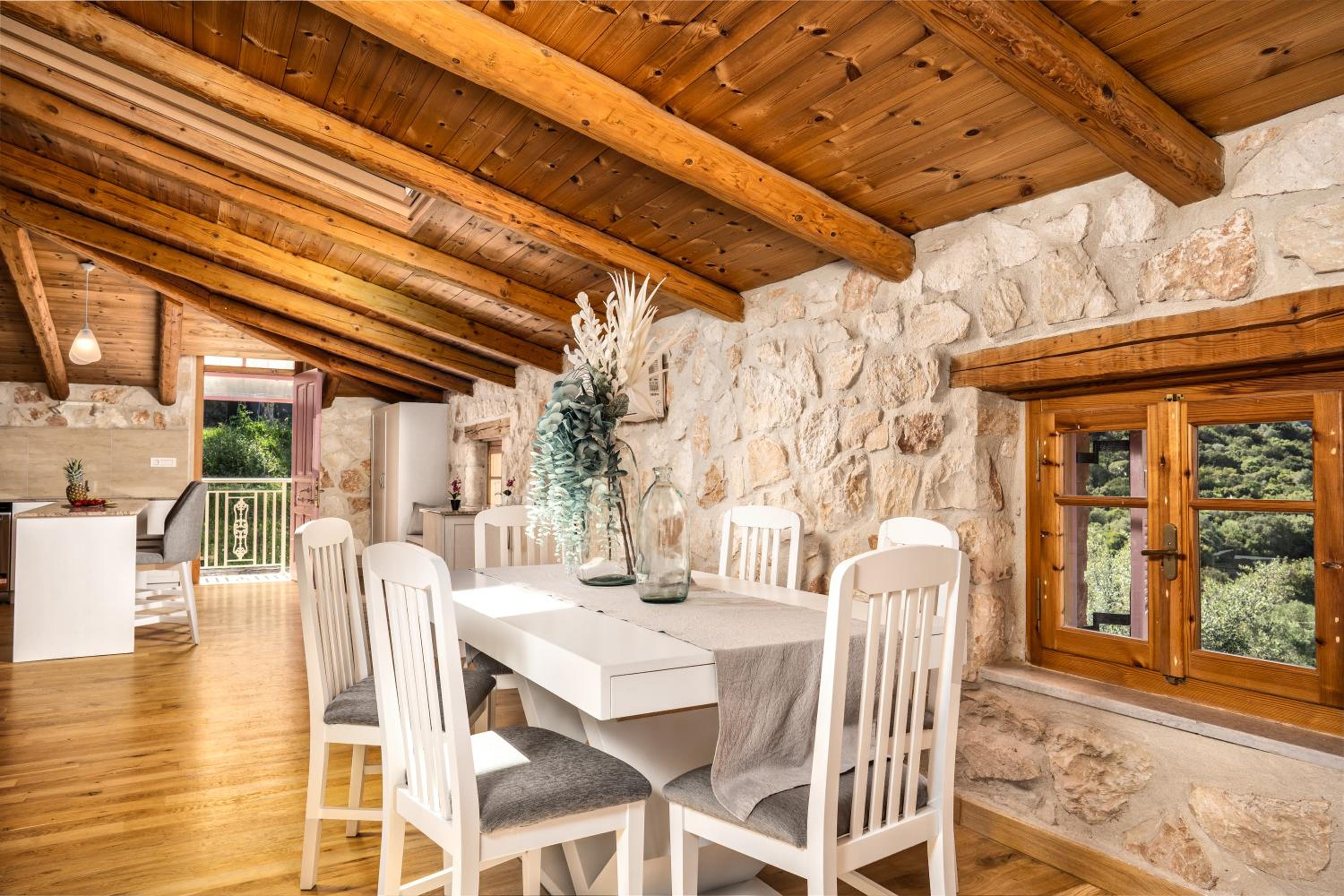 Mirabilia Loft - Amazing Views and Steps from Banana Beach