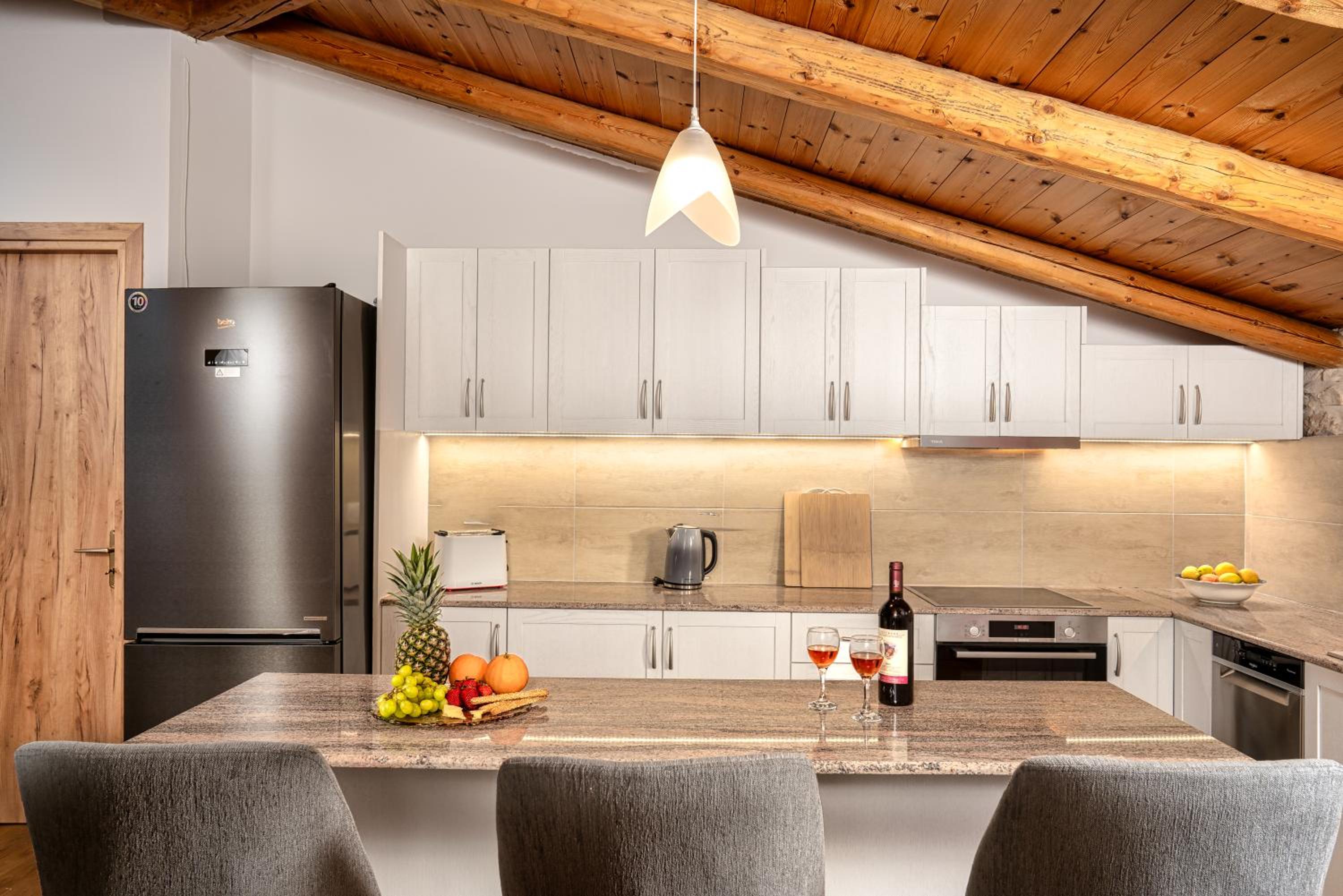 Mirabilia Loft - Amazing Views and Steps from Banana Beach photo 4