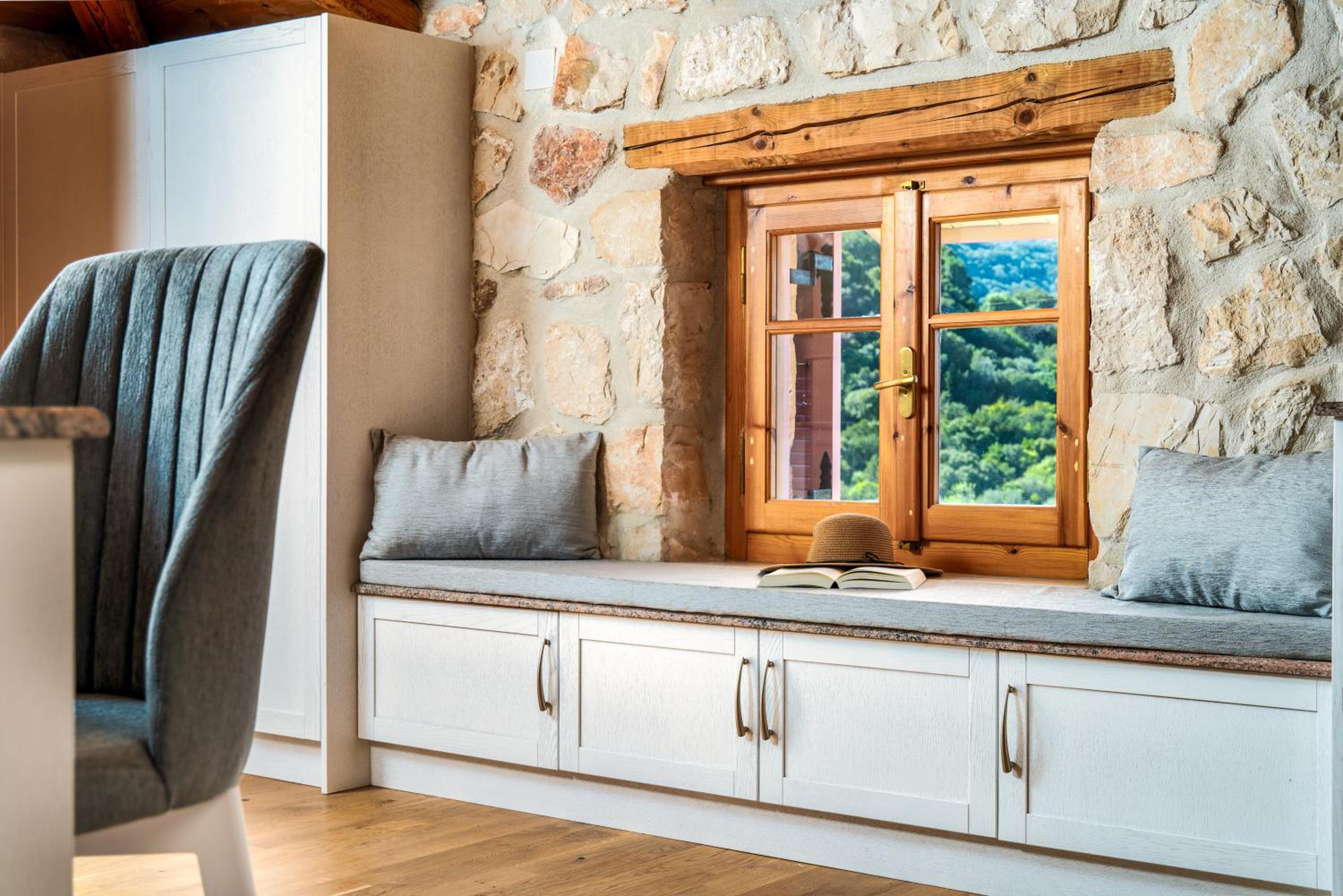 Mirabilia Loft - Amazing Views and Steps from Banana Beach