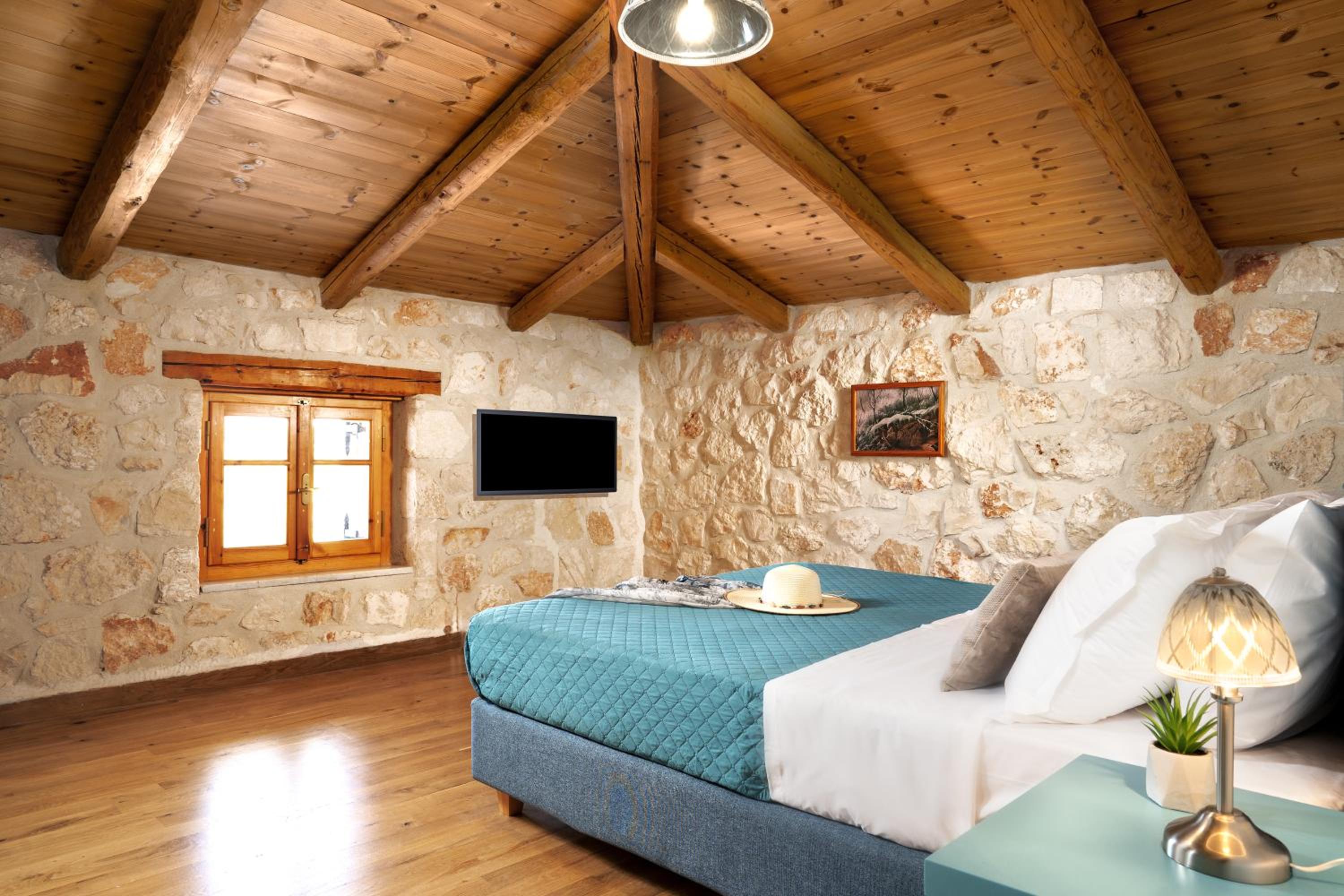 Mirabilia Loft - Amazing Views and Steps from Banana Beach
