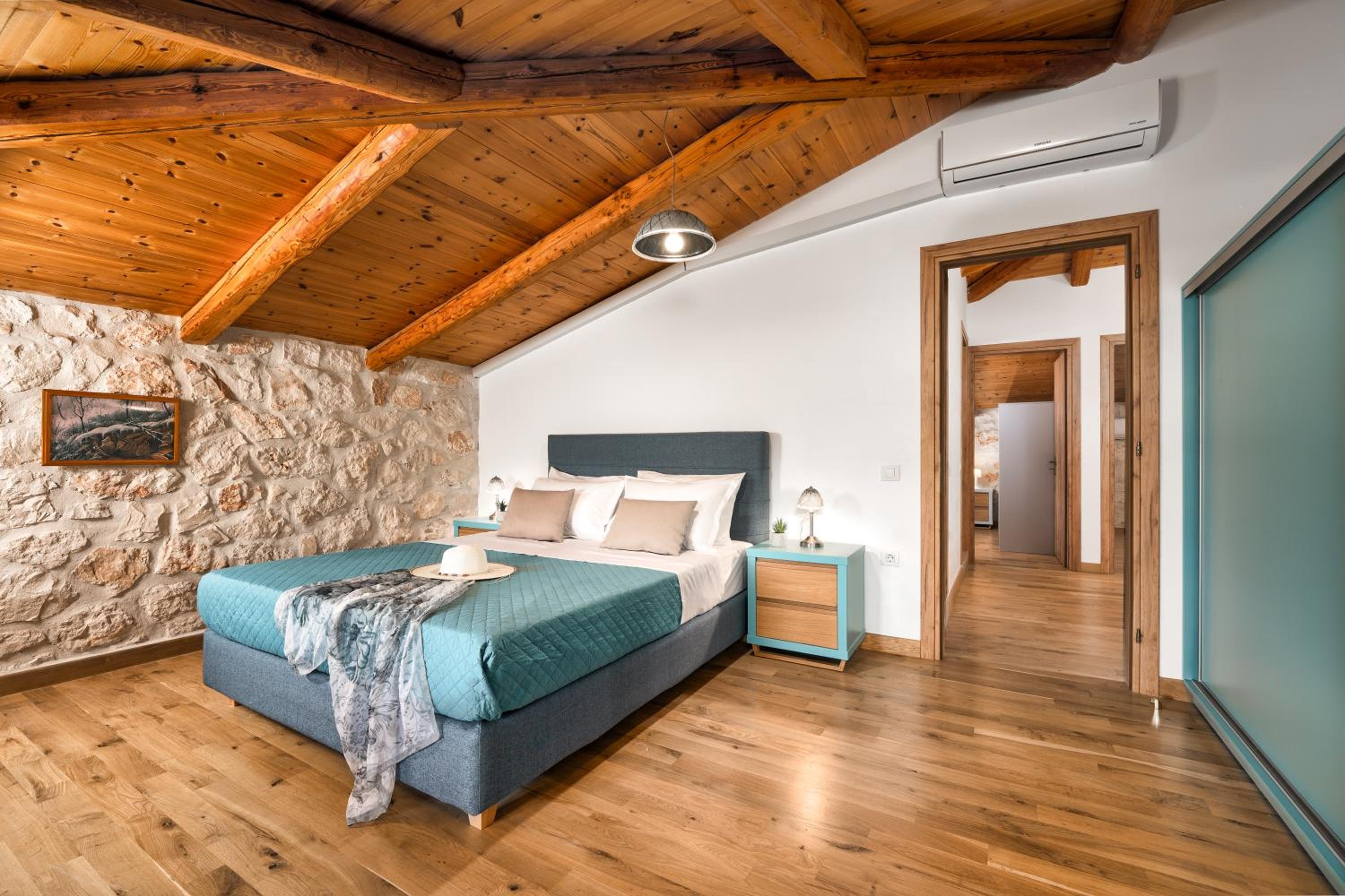 Mirabilia Loft - Amazing Views and Steps from Banana Beach