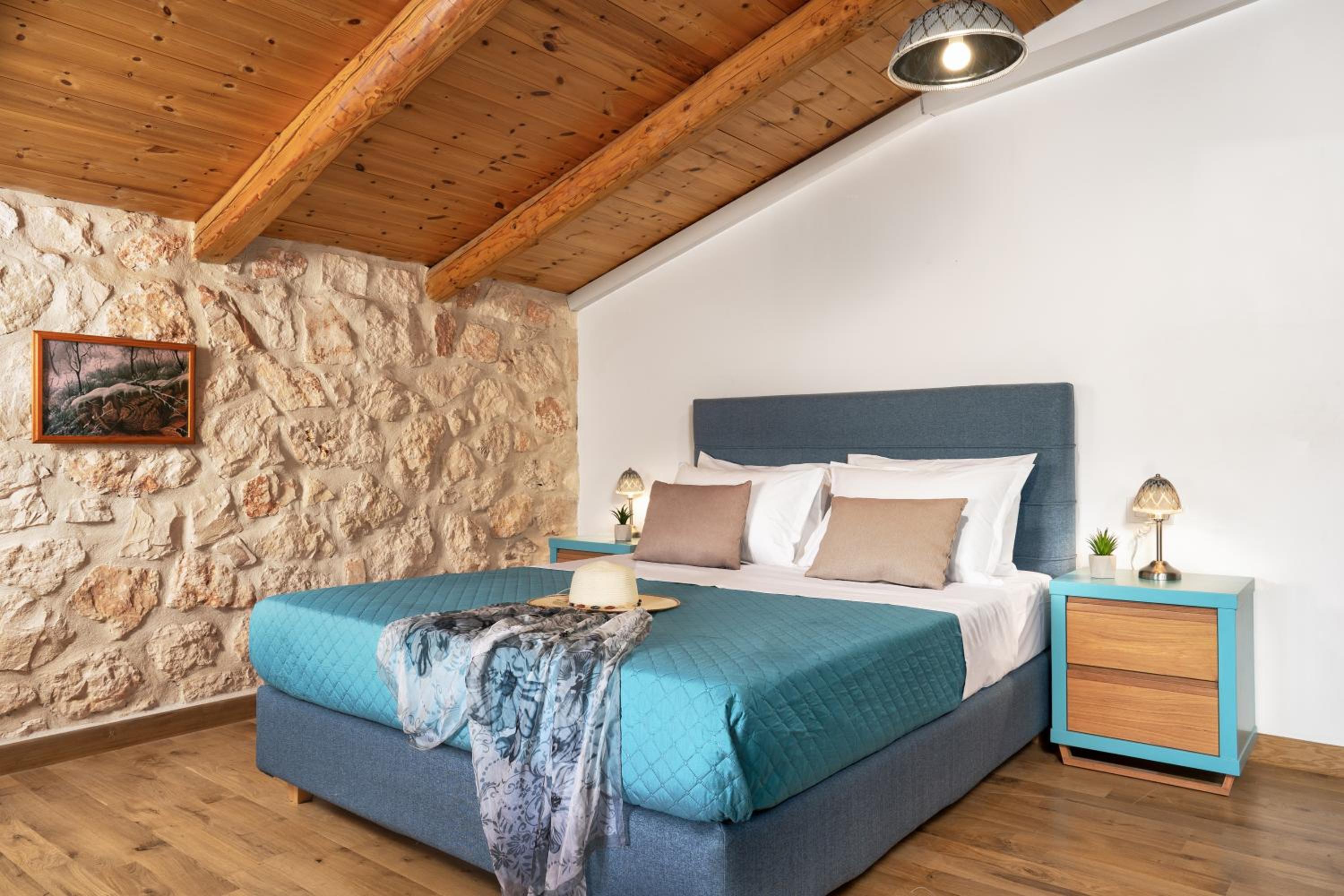 Mirabilia Loft - Amazing Views and Steps from Banana Beach