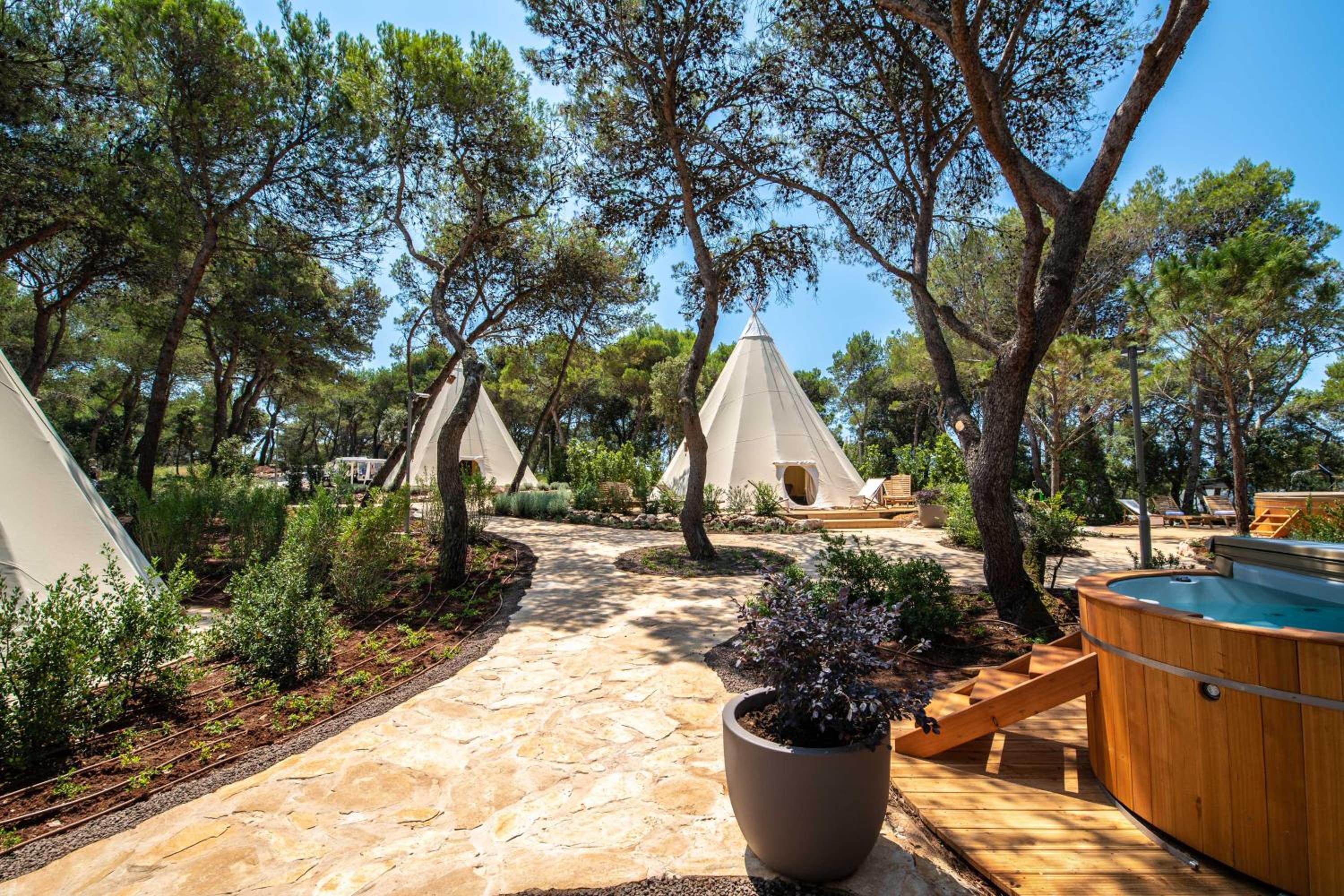 Arena One 99 Glamping