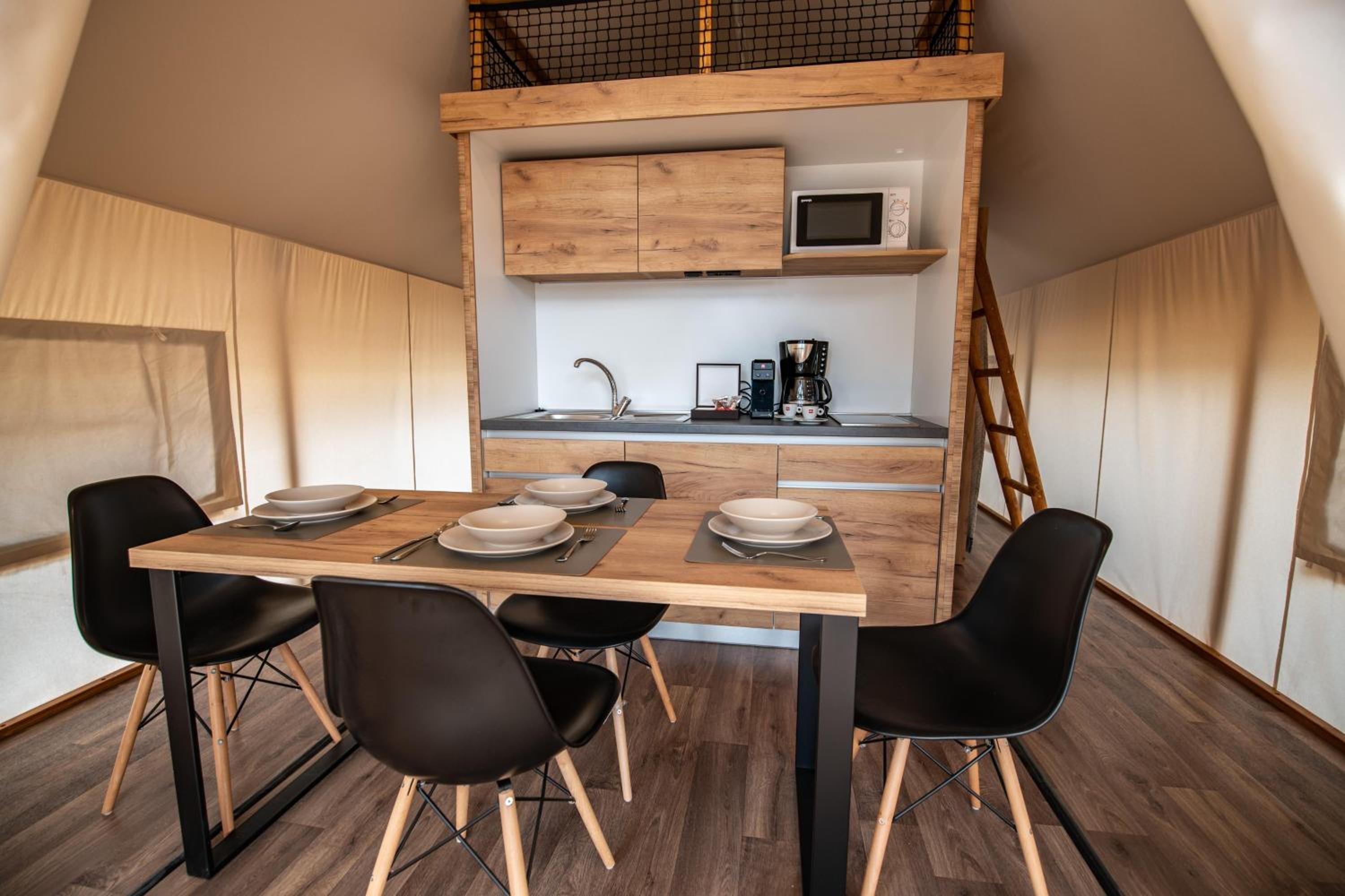 Arena One 99 Glamping