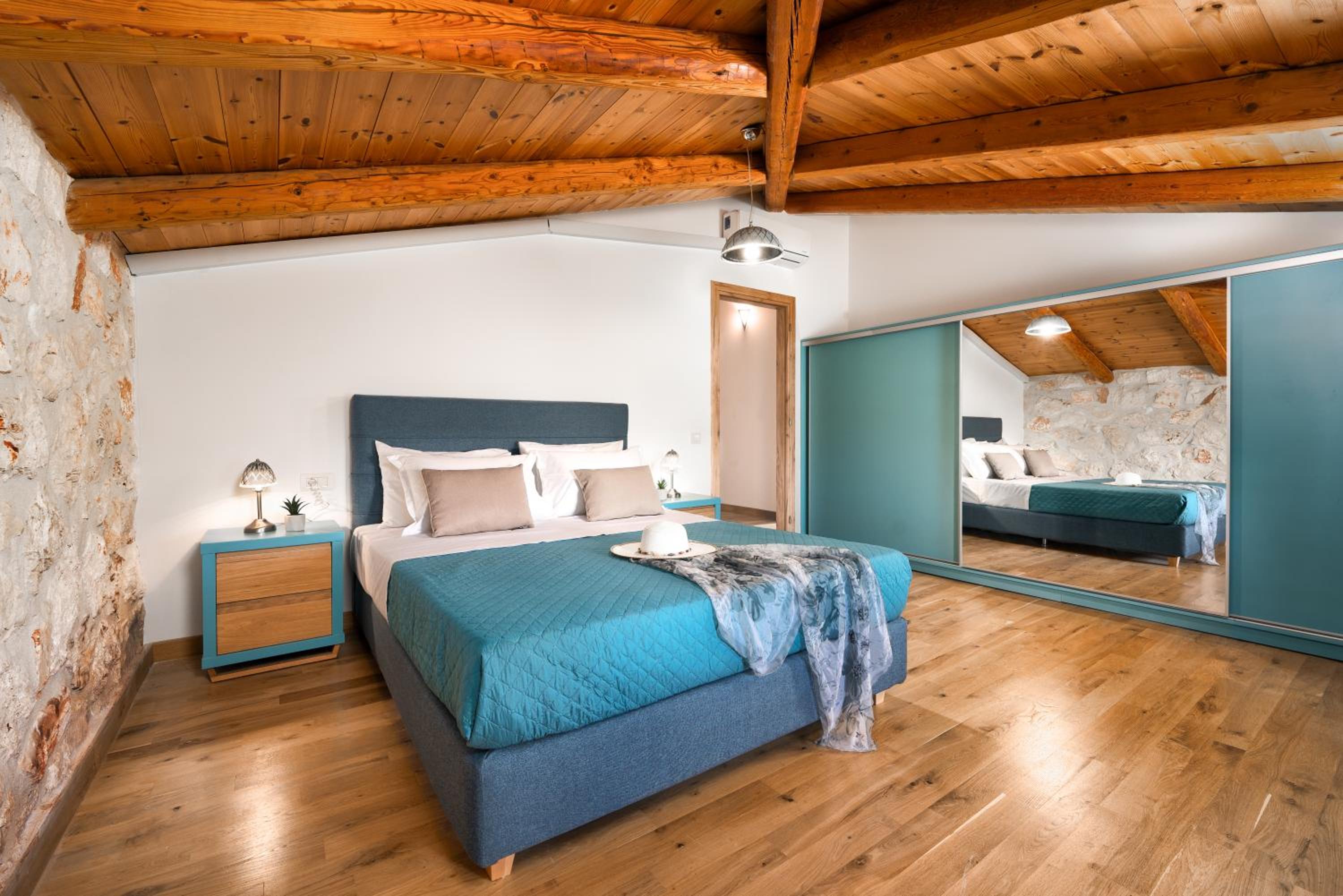 Mirabilia Loft - Amazing Views and Steps from Banana Beach