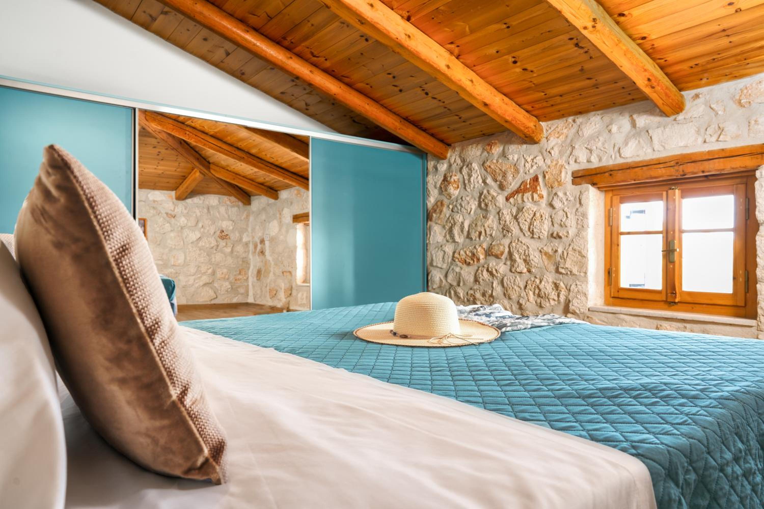Mirabilia Loft - Amazing Views and Steps from Banana Beach
