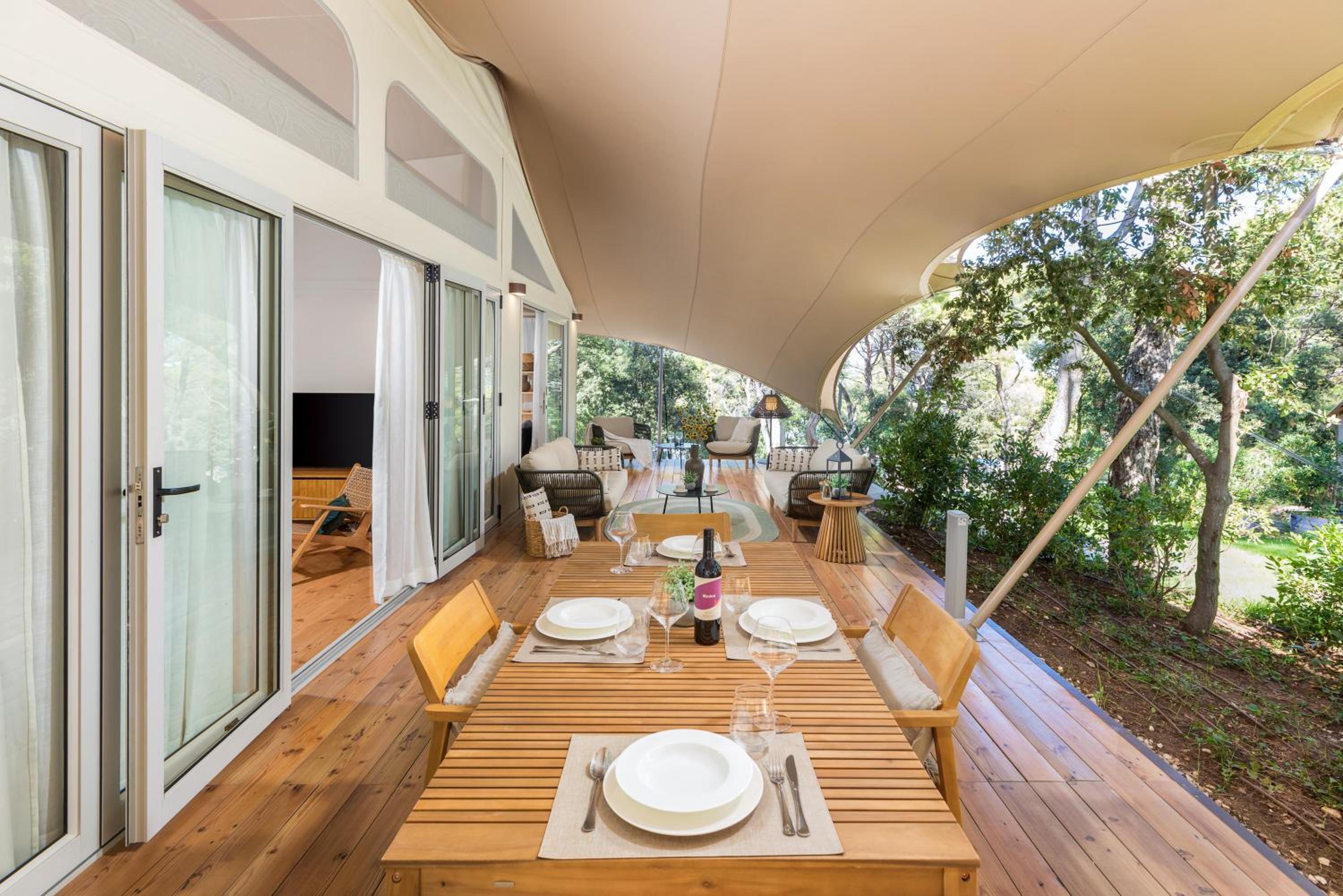 Arena One 99 Glamping