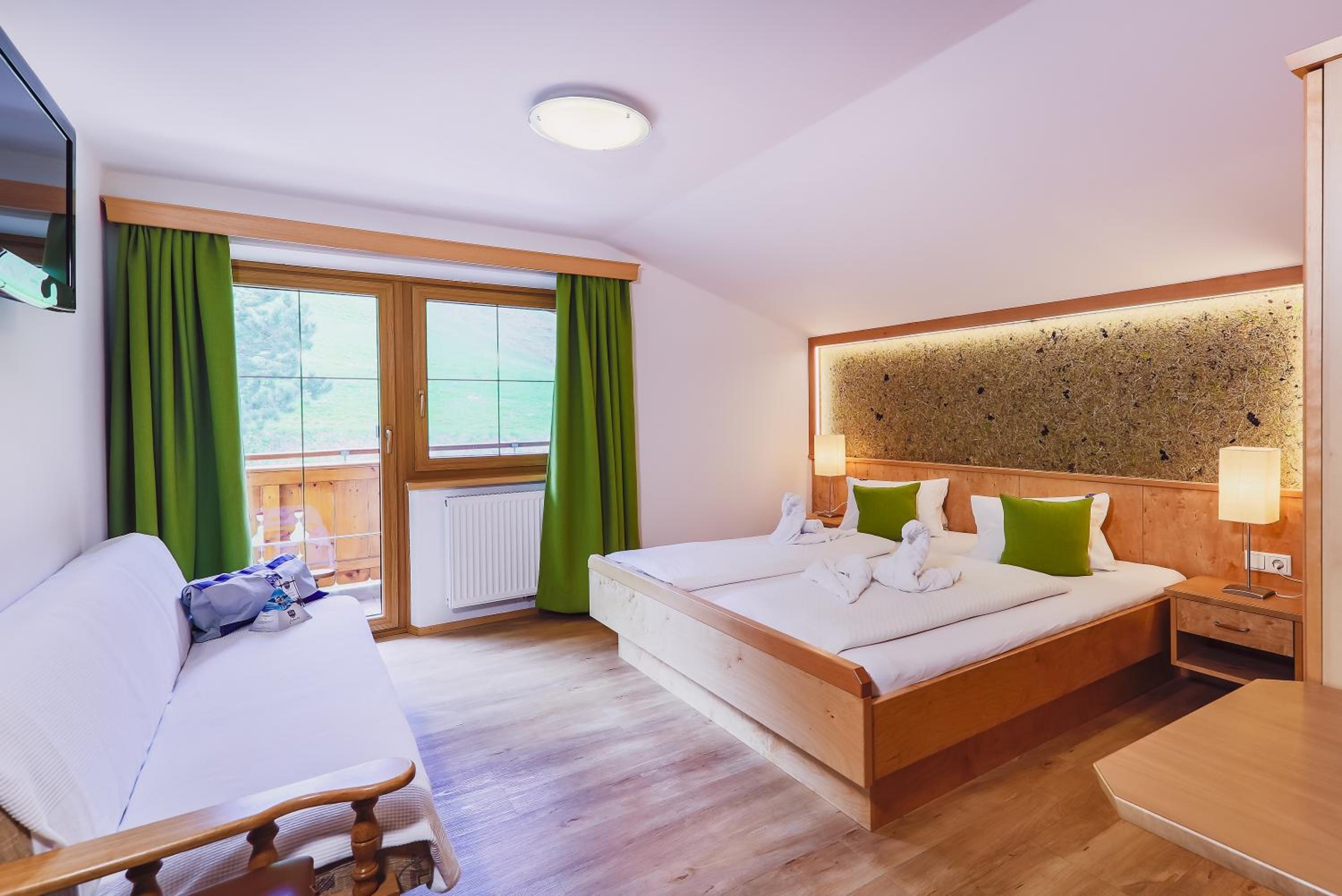 Panorama Hotel Guggenbichl - inkl Sommerkarte, einmaliger Eintritt ins Tauern Spa & bester Ausblick über Kaprun