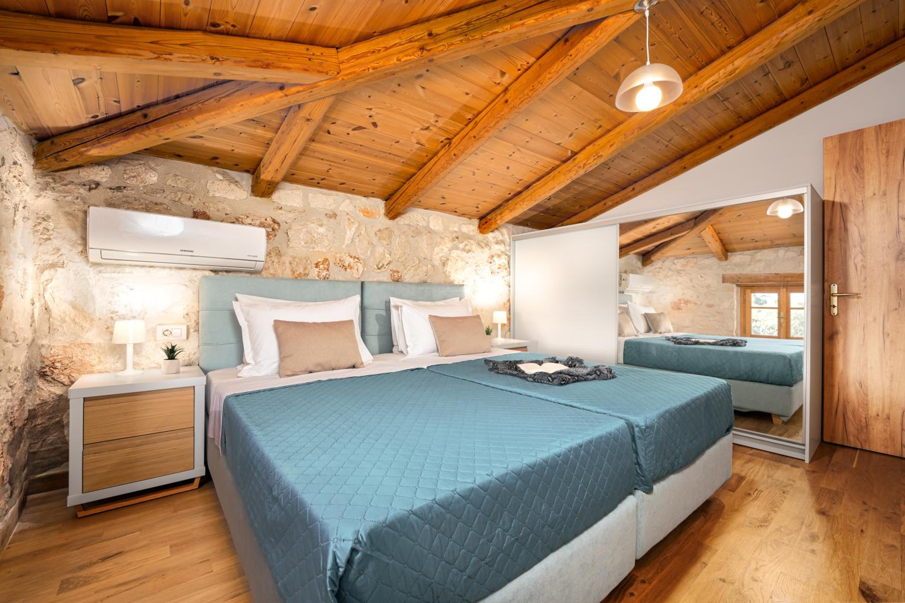 Mirabilia Loft - Amazing Views and Steps from Banana Beach