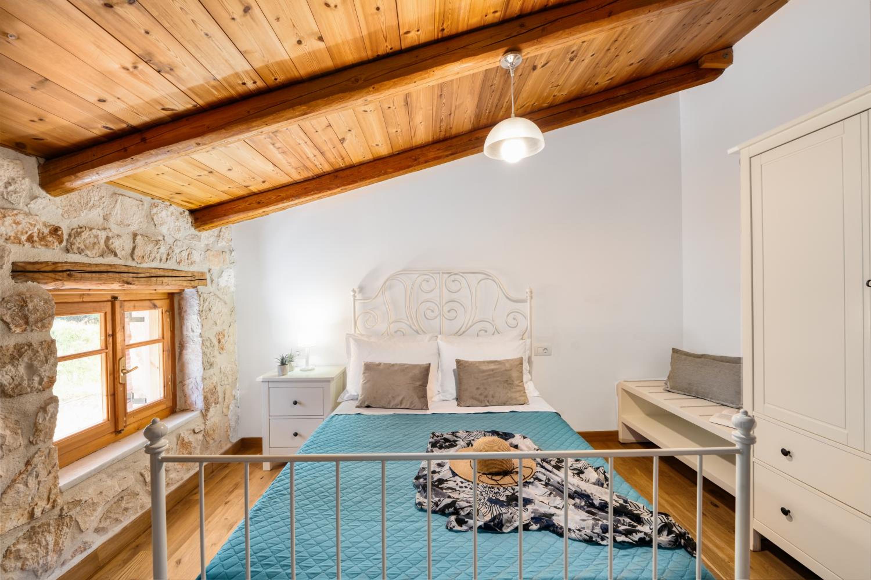 Mirabilia Loft - Amazing Views and Steps from Banana Beach