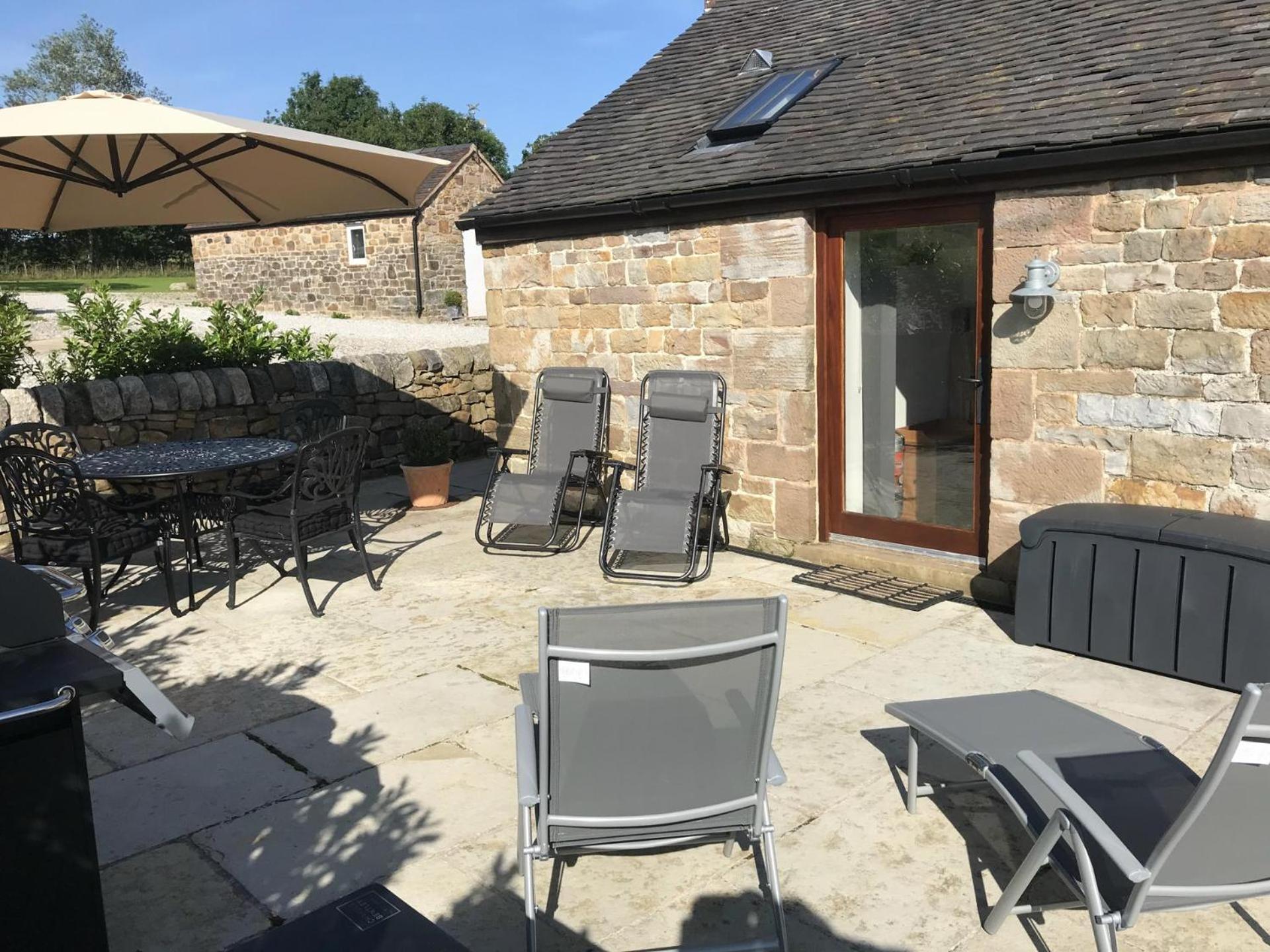 Barn-Sleeps 4-Parking-Near Alton Towers Peak Dist view 5