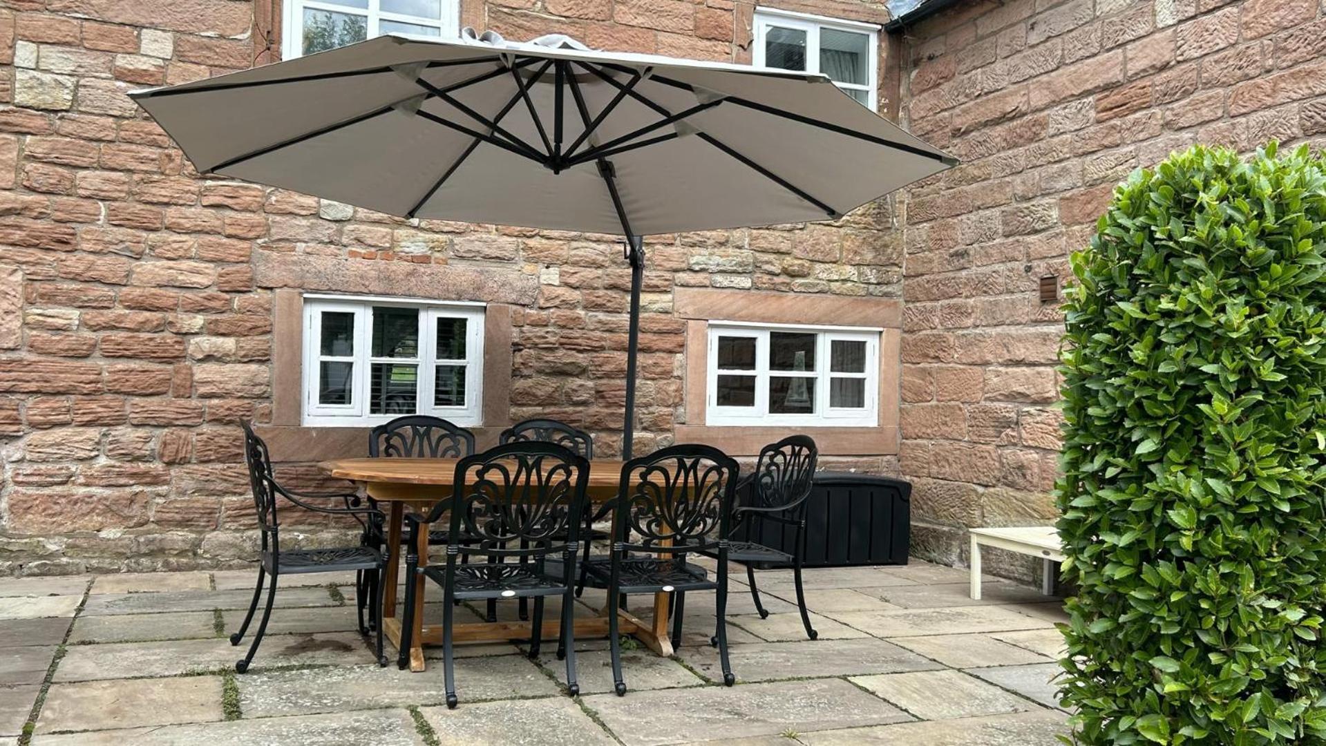 Farmhouse-Sleeps 5-Near Alton Towers Peak Dist view 4