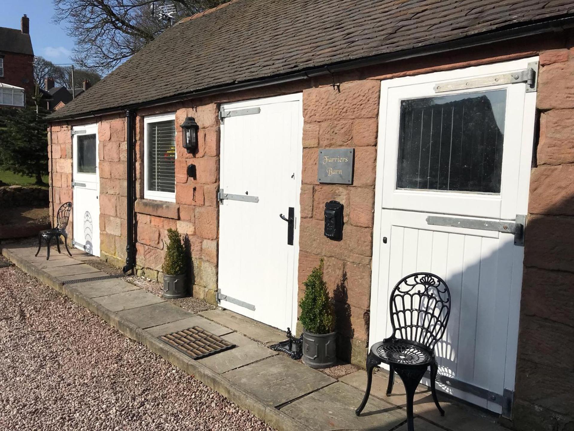 Barn-Sleeps 2-Parking-Near Alton Towers Peak Dist view 5