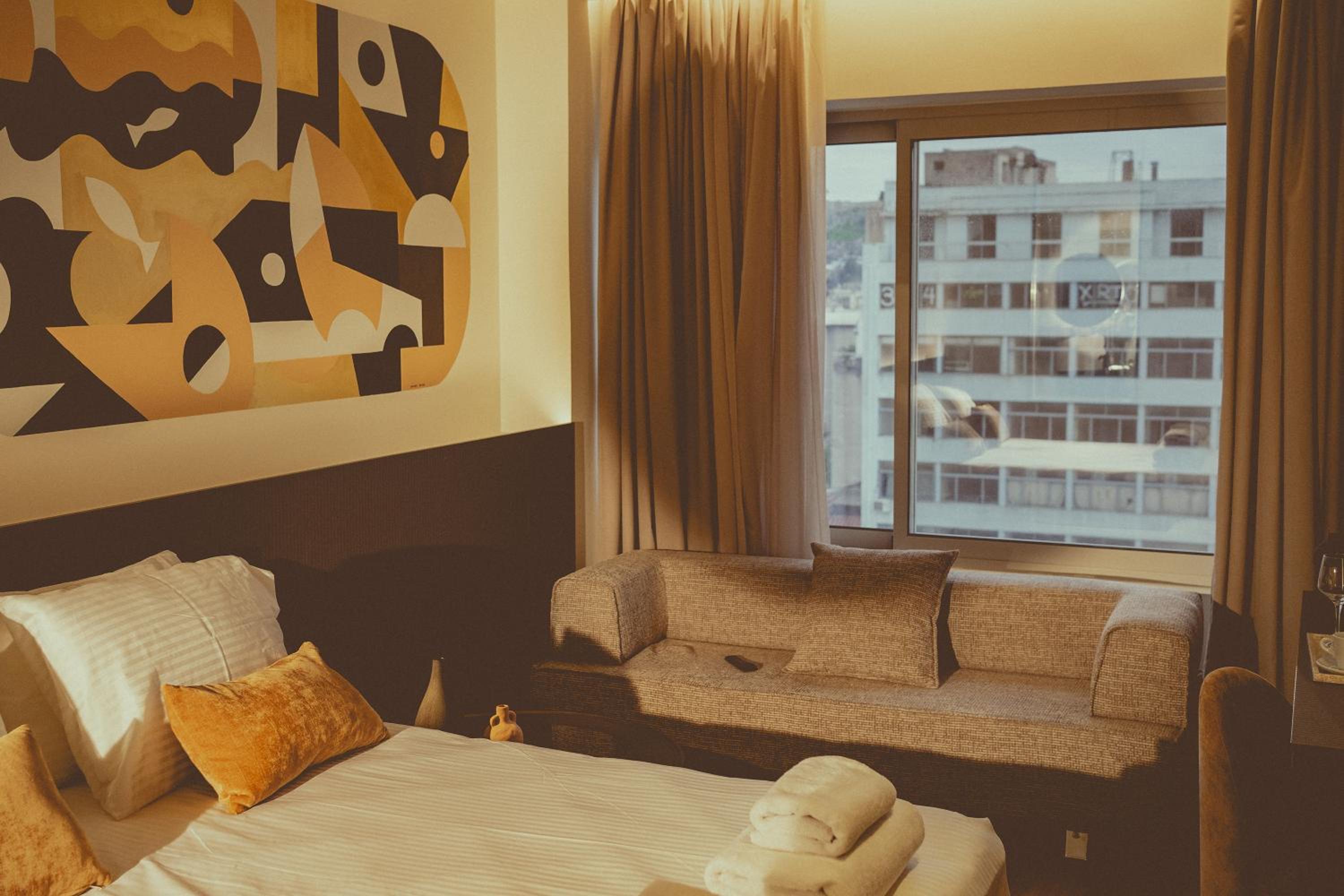 Dina & McAllister Rooms & Suites