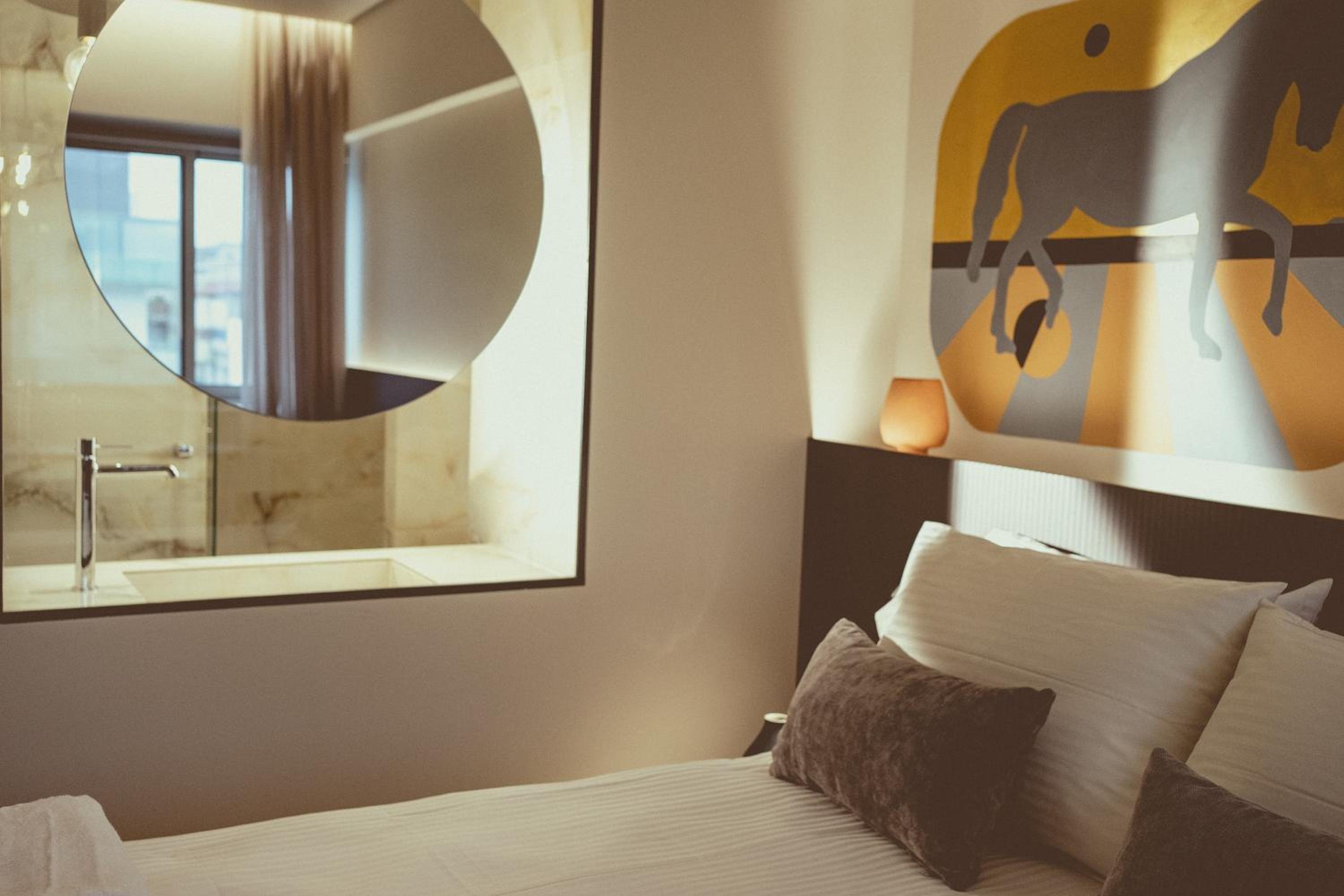 Dina & McAllister Rooms & Suites