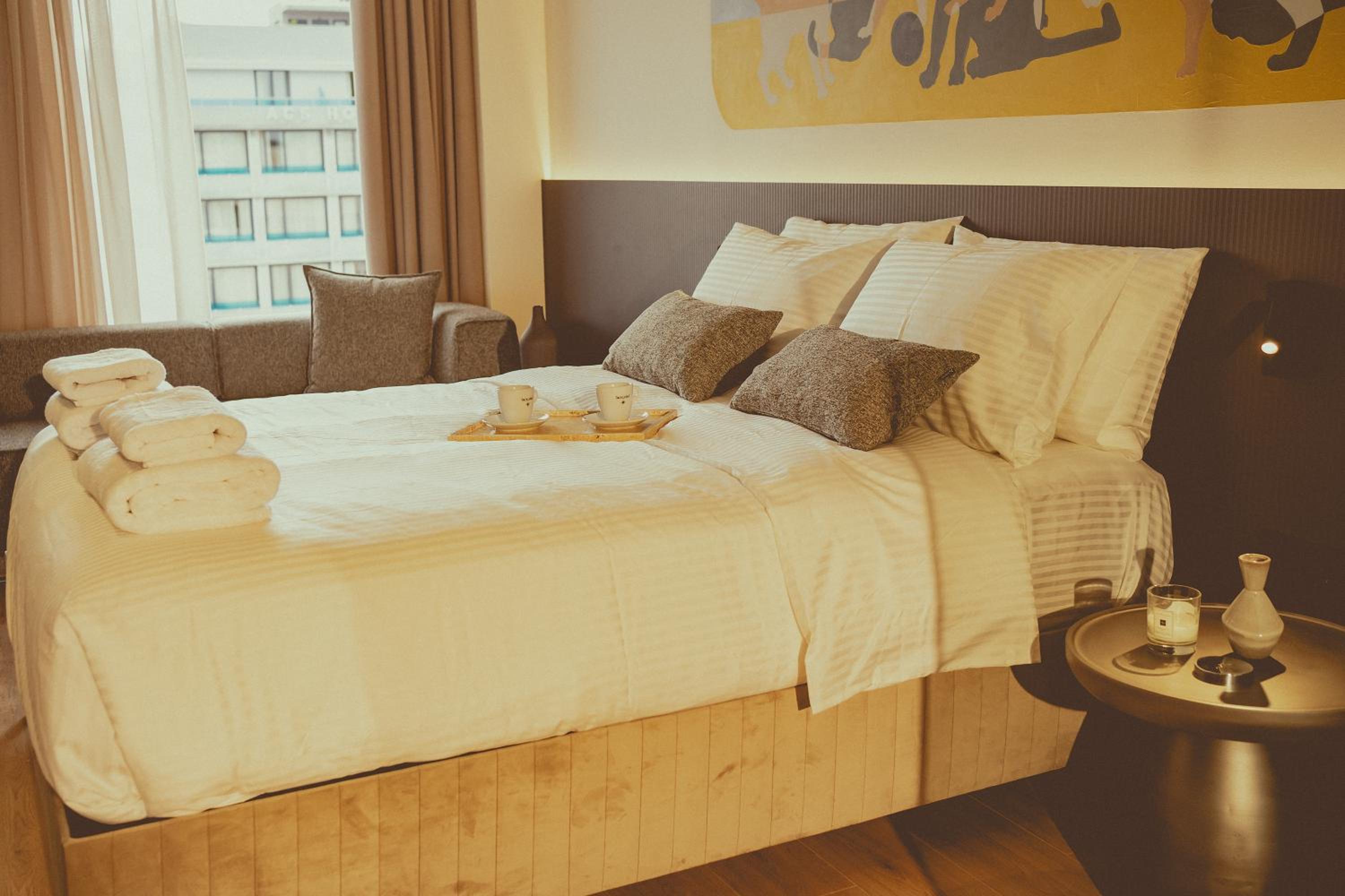 Dina & McAllister Rooms & Suites