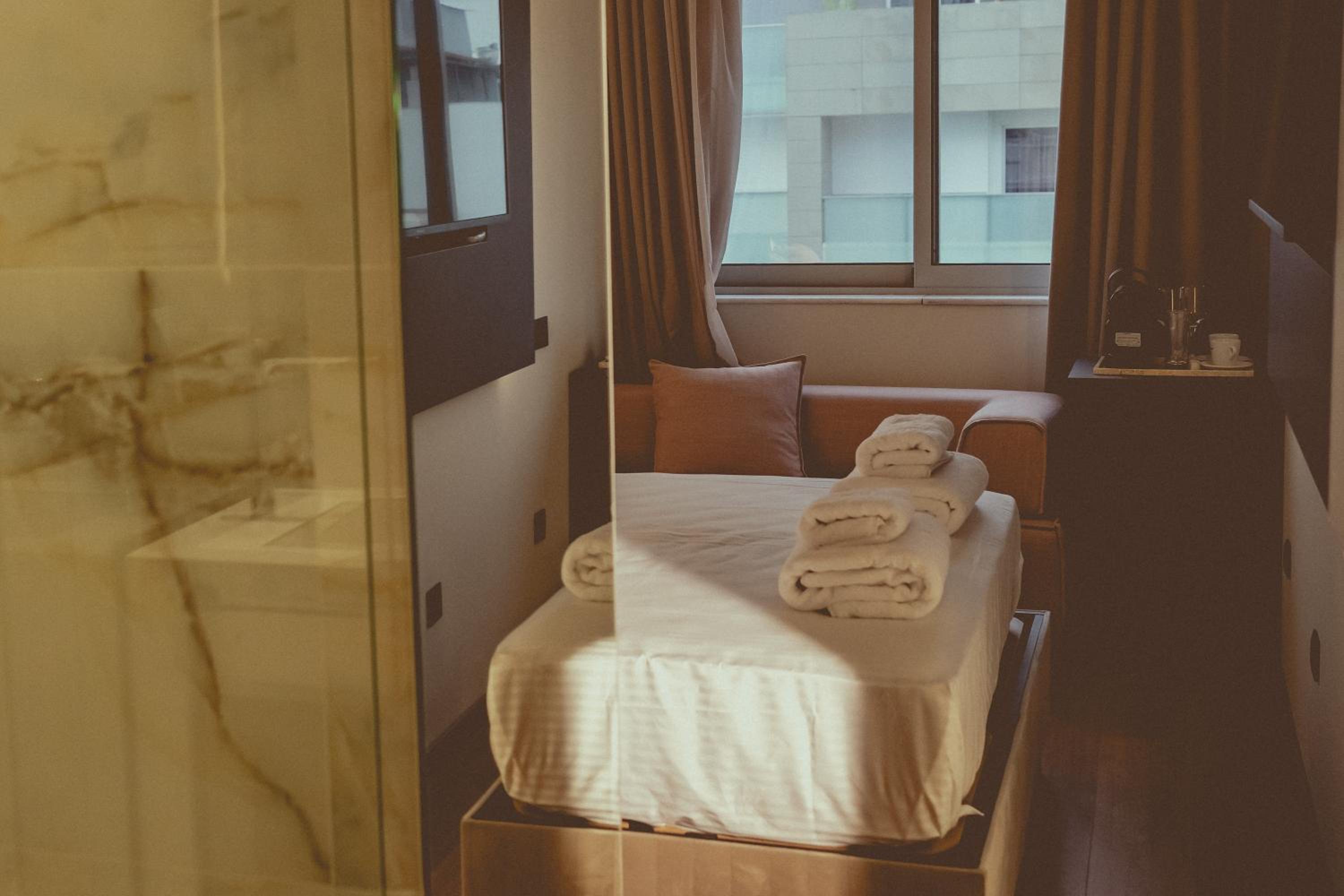 Dina & McAllister Rooms & Suites