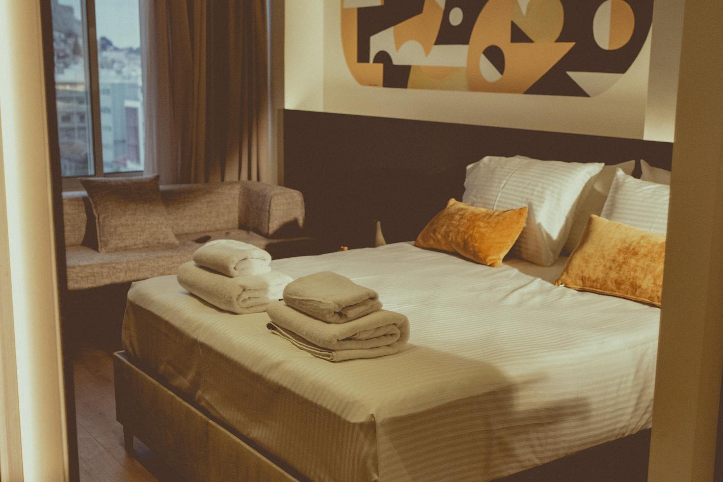 Dina & McAllister Rooms & Suites