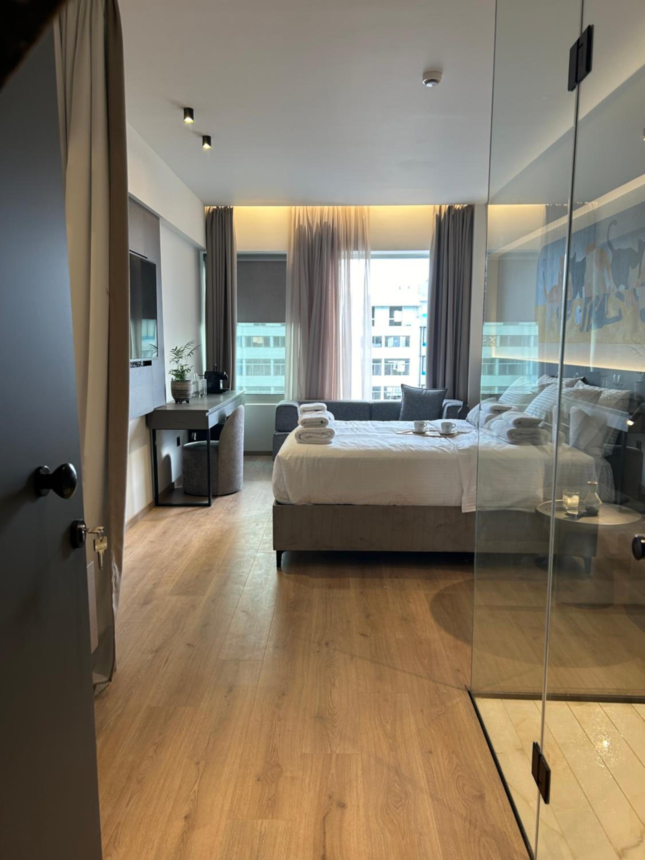 Dina & McAllister Rooms & Suites