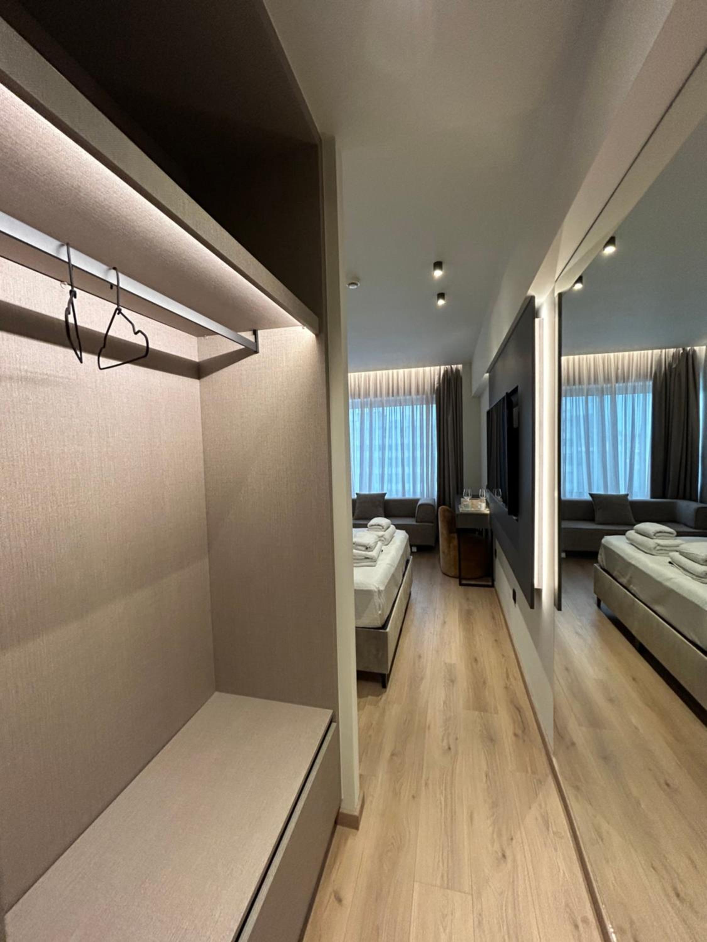 Dina & McAllister Rooms & Suites