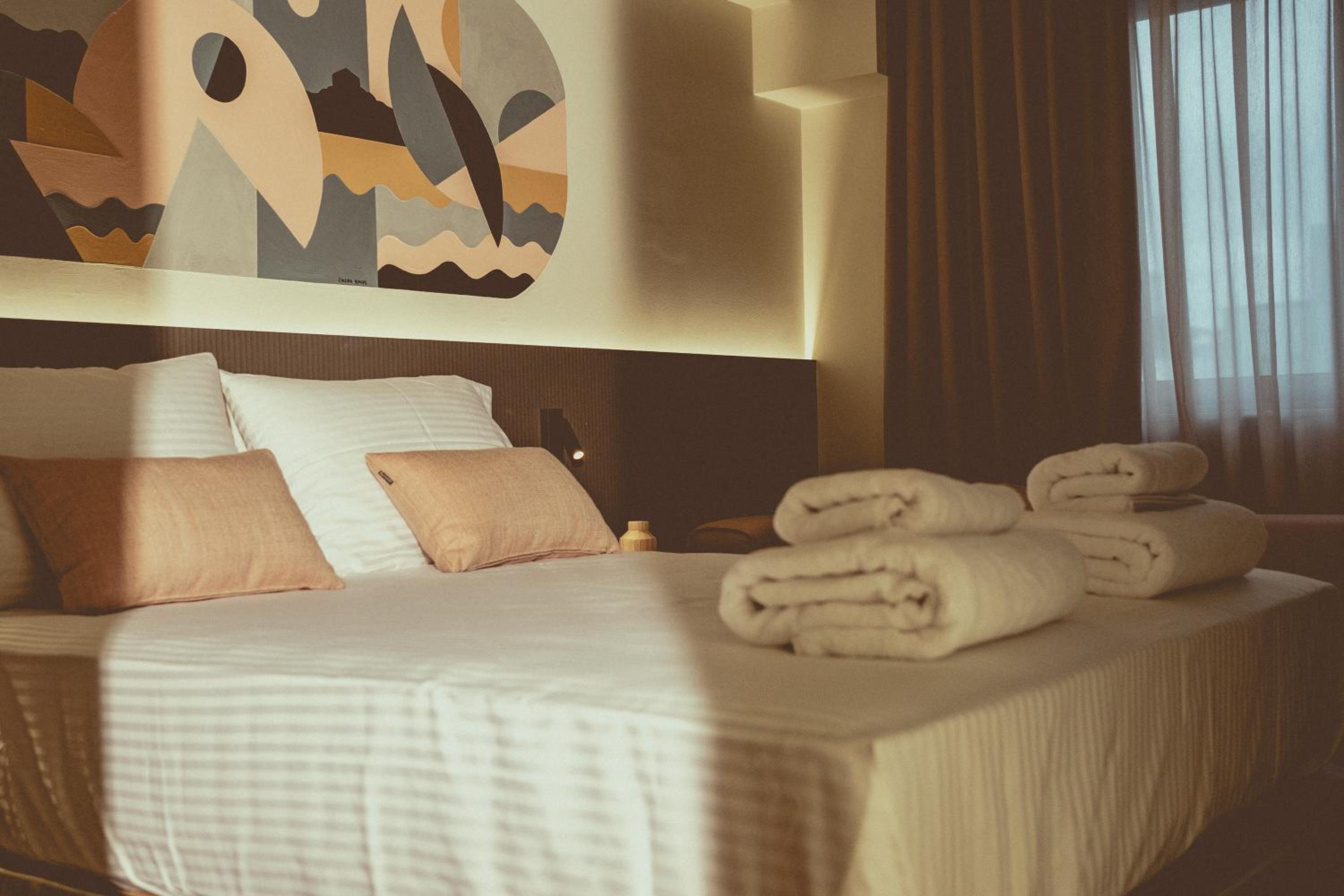 Dina & McAllister Rooms & Suites