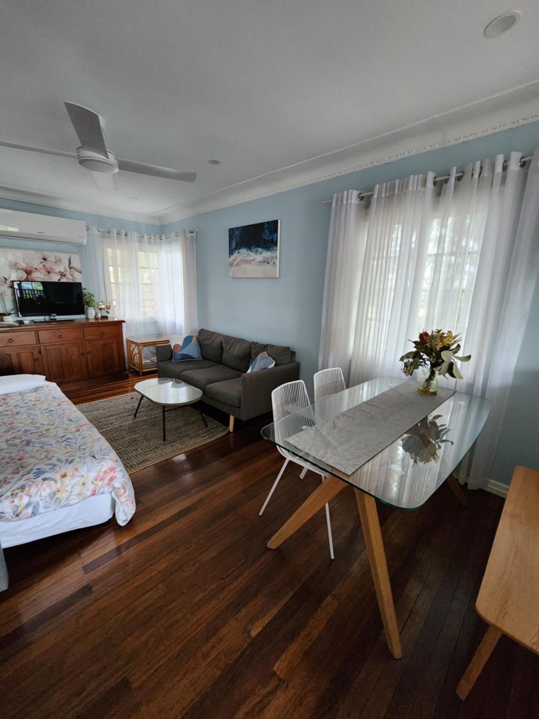 OXLEY Mineral Pool & Private Home suburbanSTAY