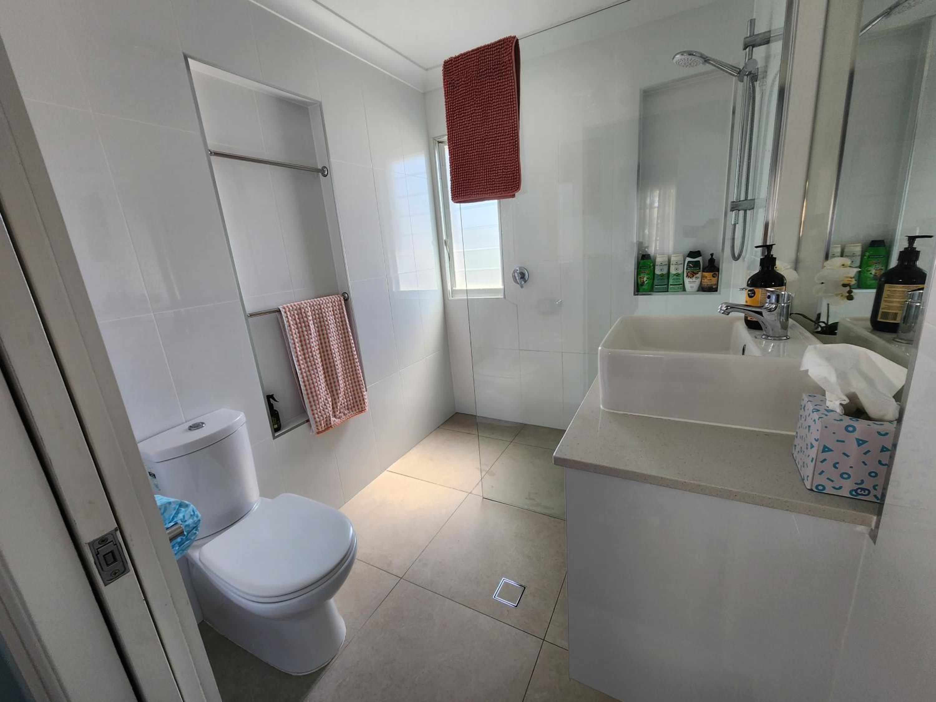 OXLEY Mineral Pool & Private Home suburbanSTAY