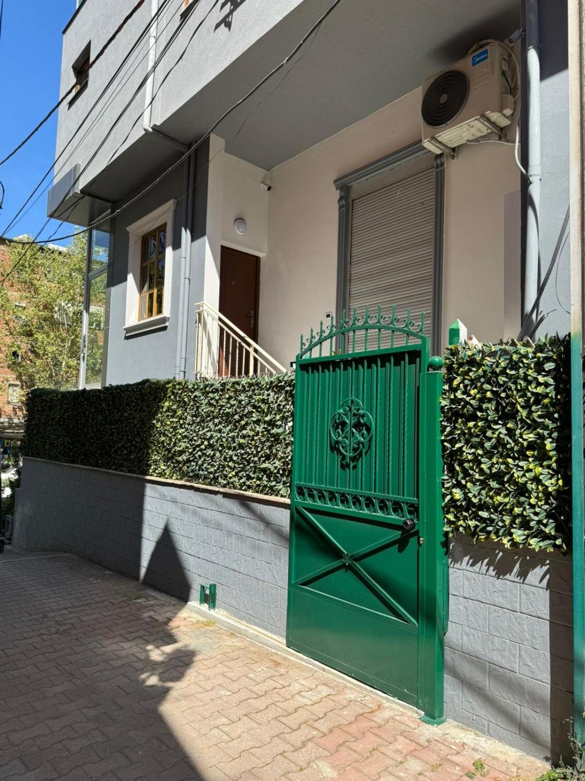 Checkpoint Tirana Apartments