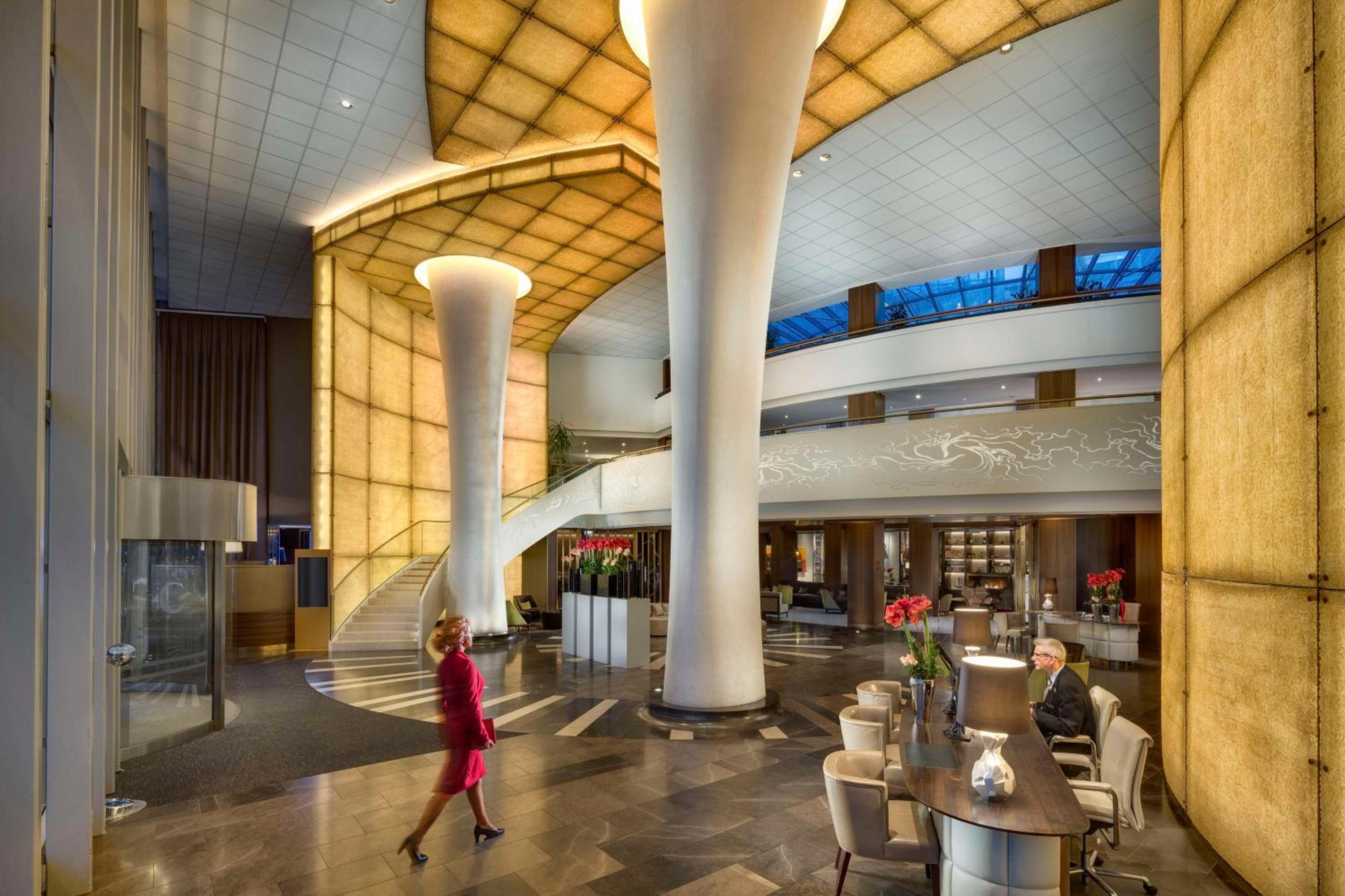 Reception & Lobby