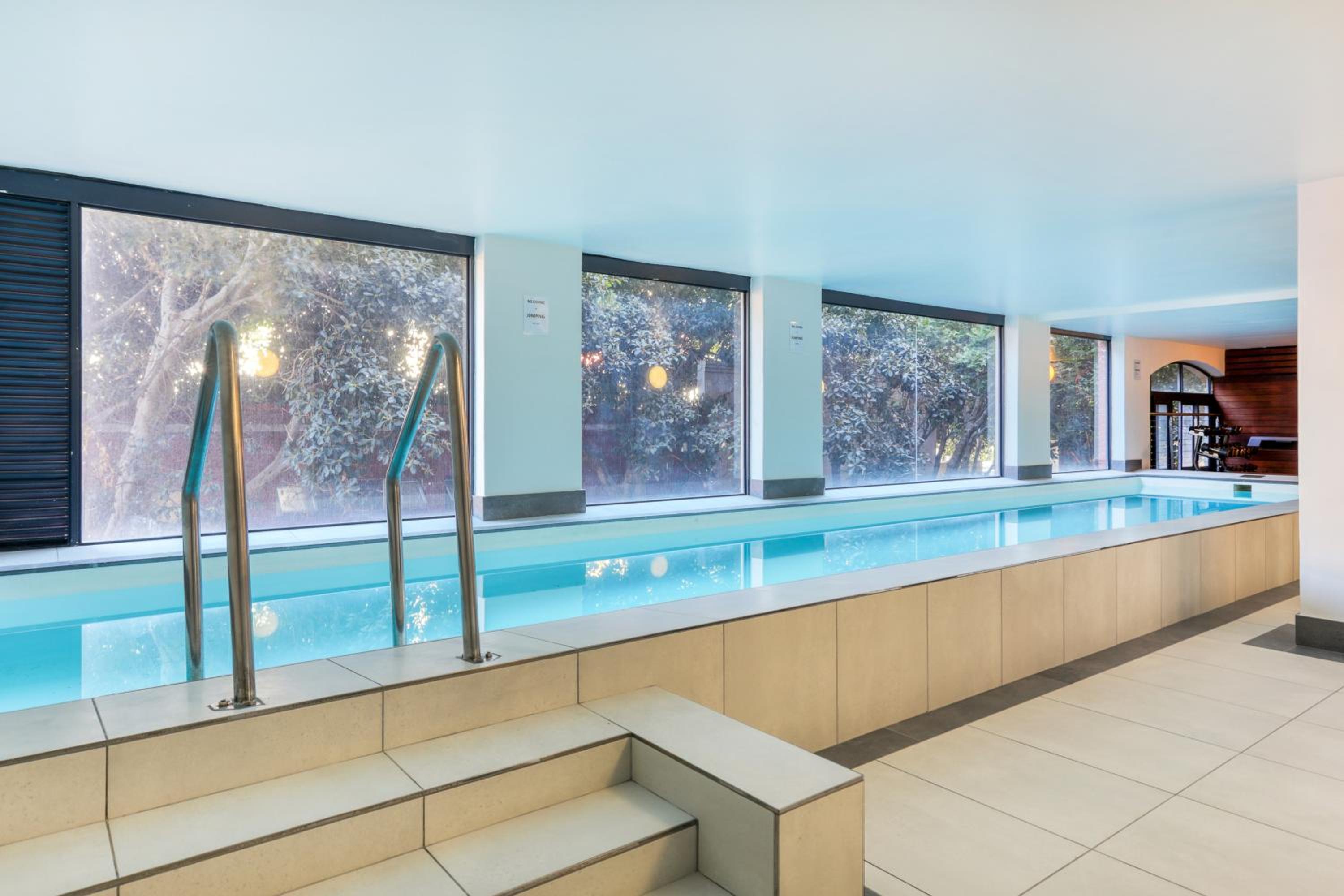 Authentic Cape Town Apartment near the Waterfront view 3