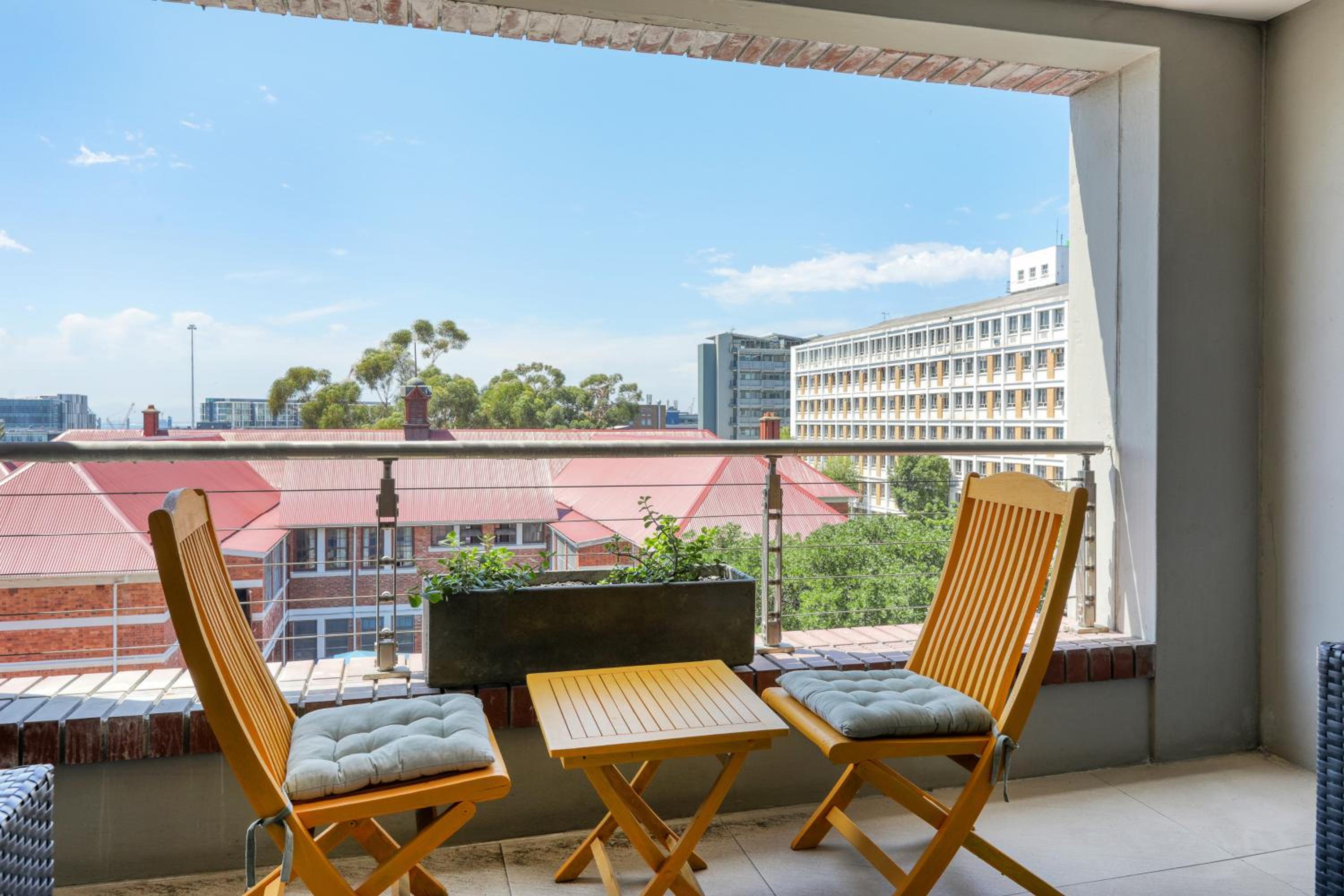 Authentic Cape Town Apartment near the Waterfront view 2